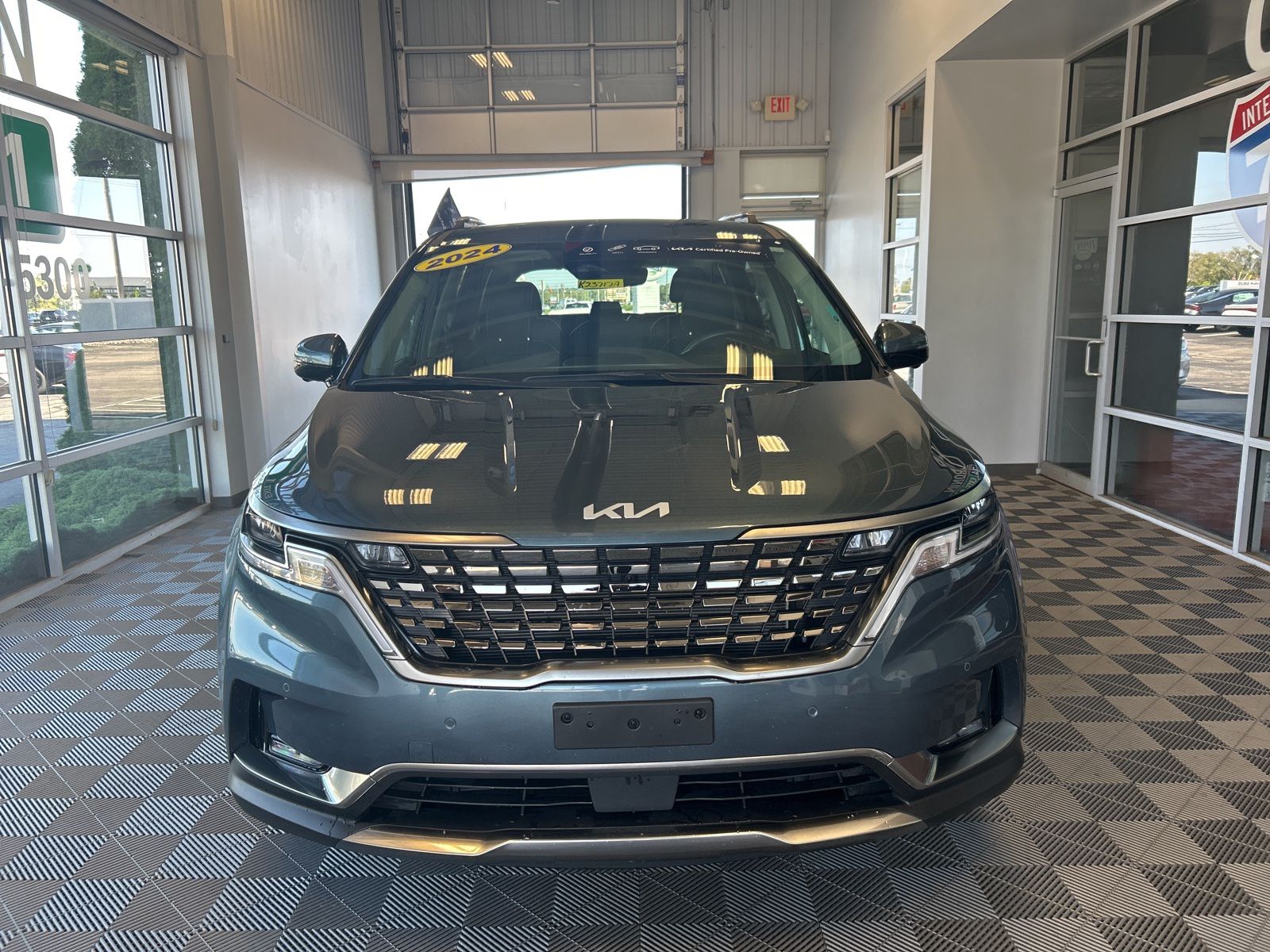 2024 Kia Carnival SX photo 2