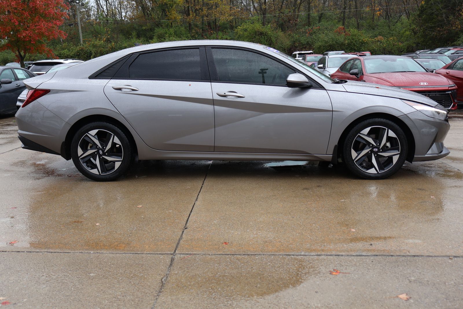 2023 Hyundai Elantra SEL photo 3