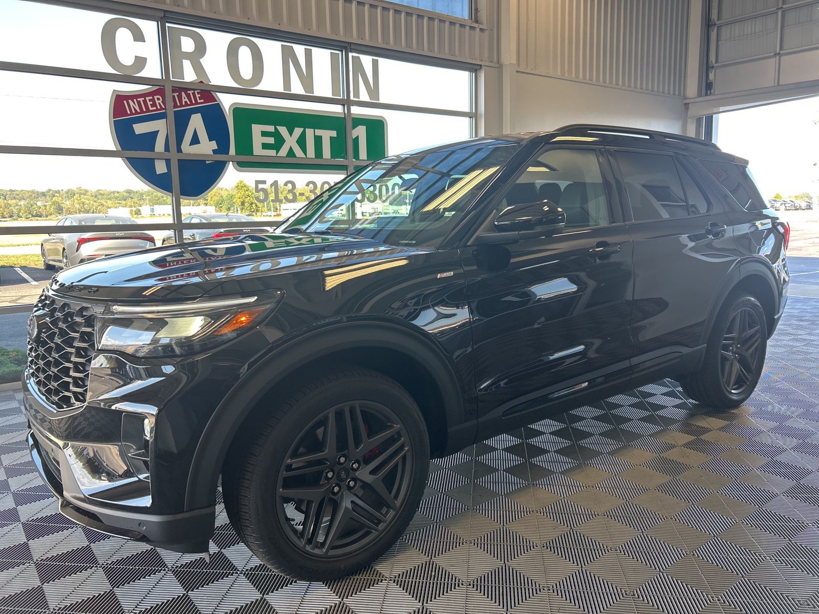 2025 Ford Explorer ST-Line photo 3