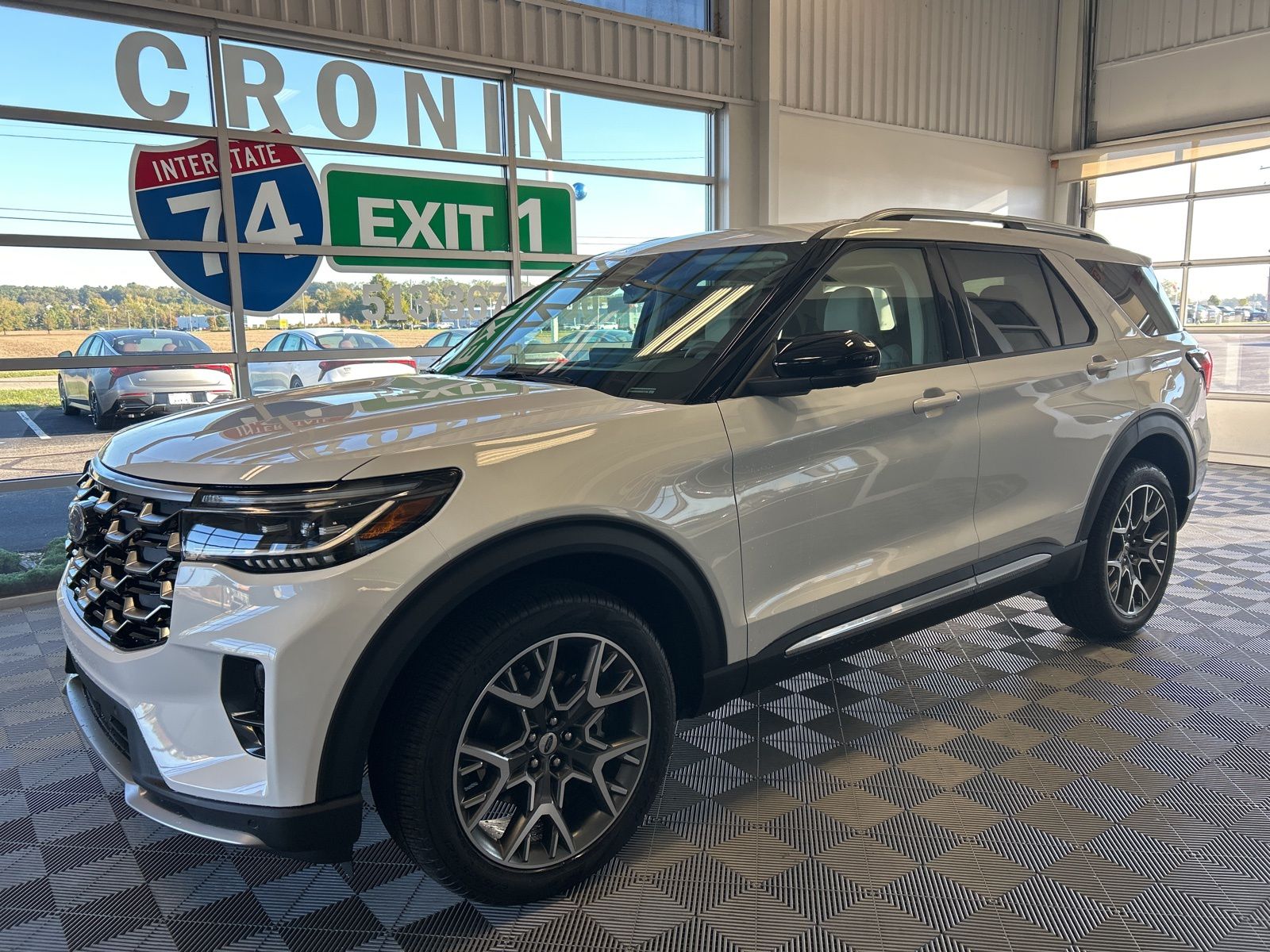 2025 Ford Explorer Platinum photo 2