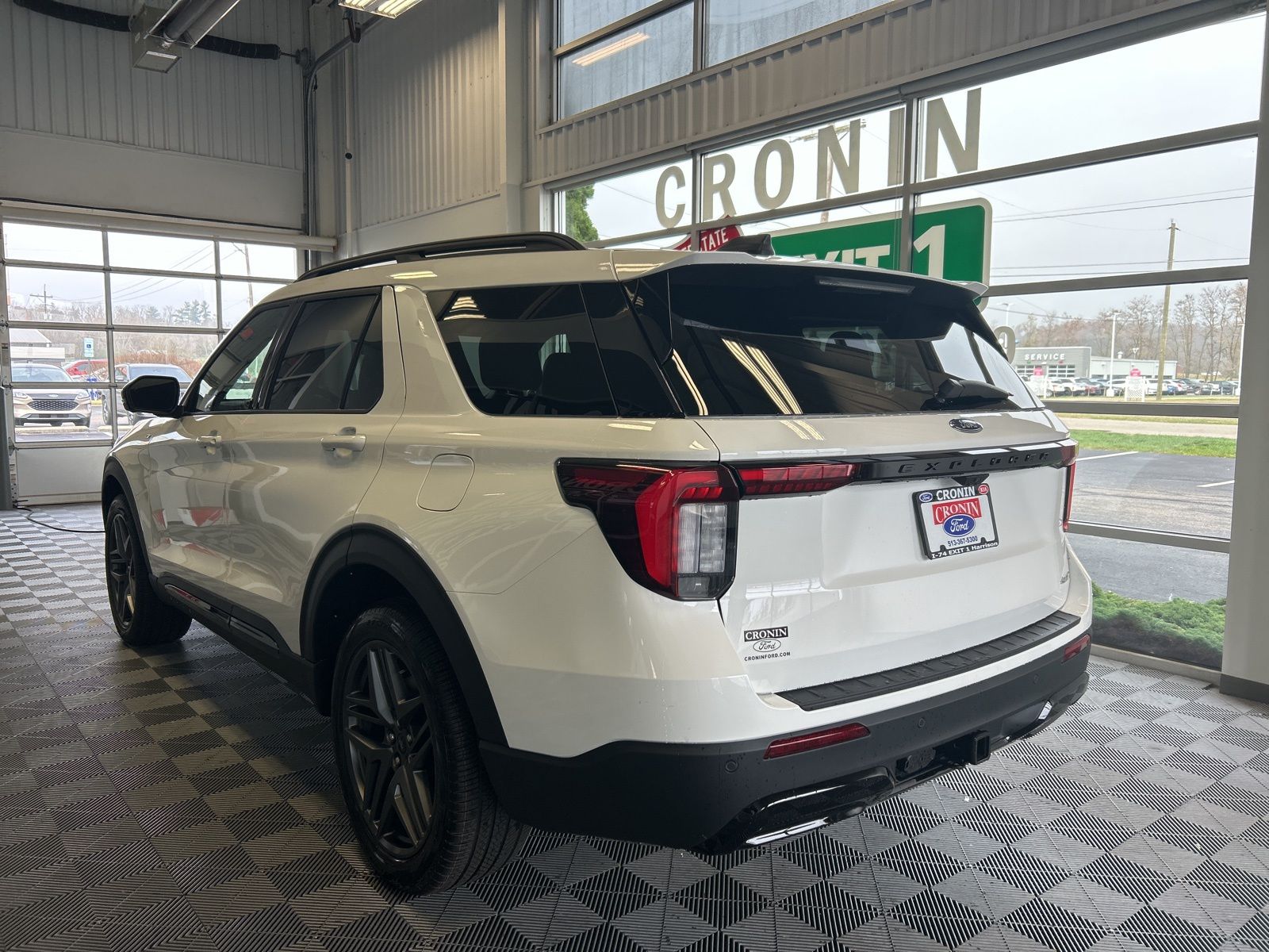 2026 Ford Explorer ST-Line photo 4