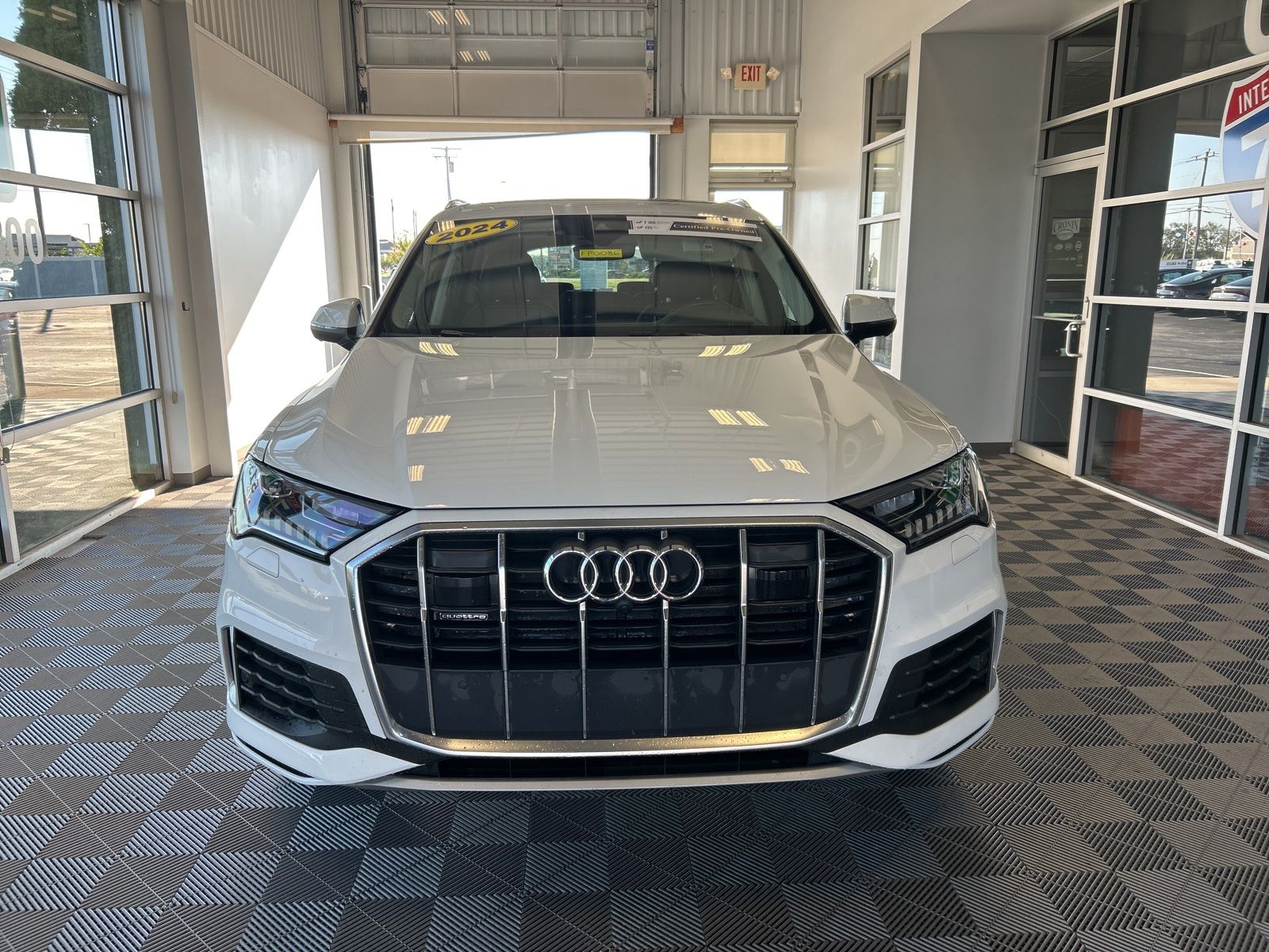 2024 Audi Q7 45 Premium Plus photo 2