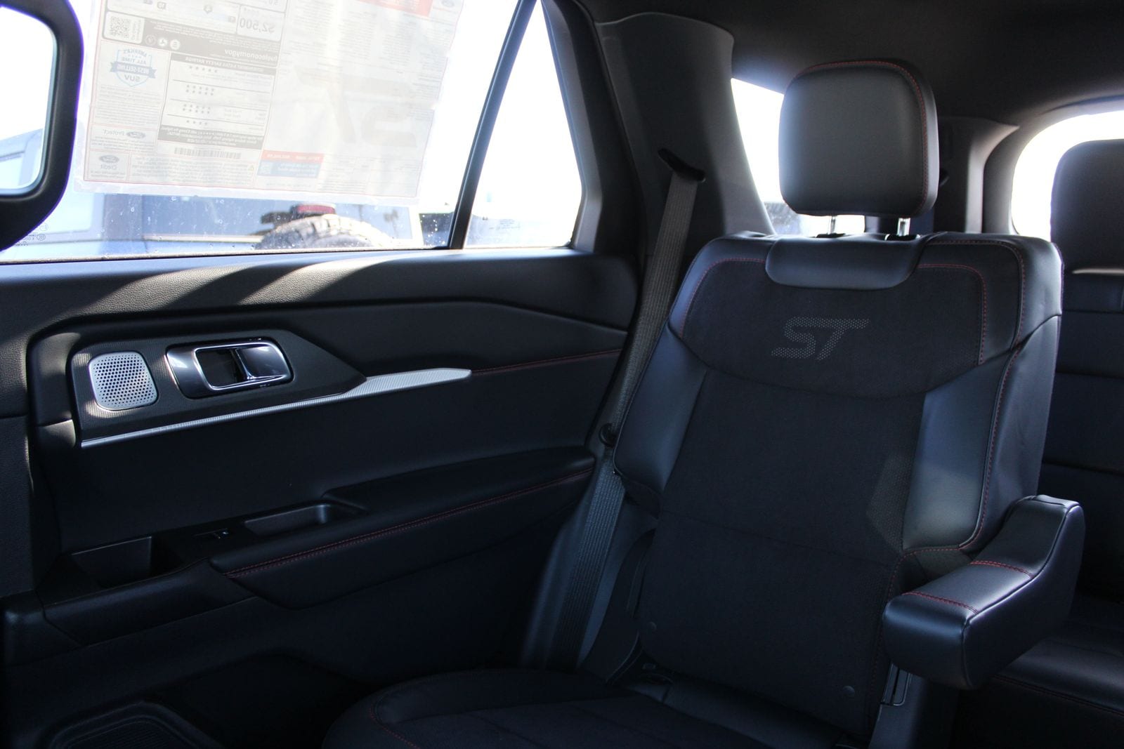 2026 Ford Explorer ST - Photo 12