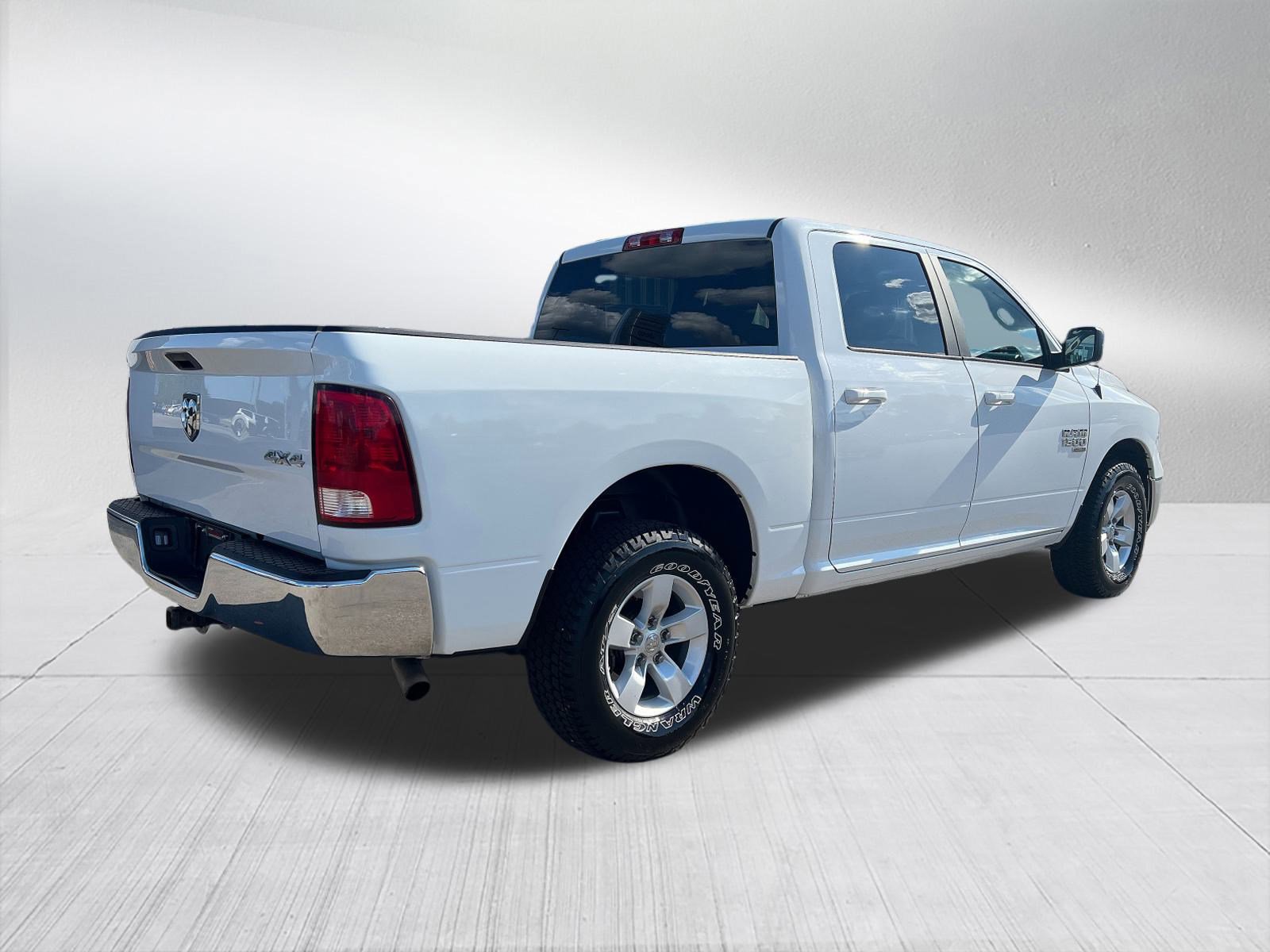 2021 Ram 1500 Classic SLT photo 3