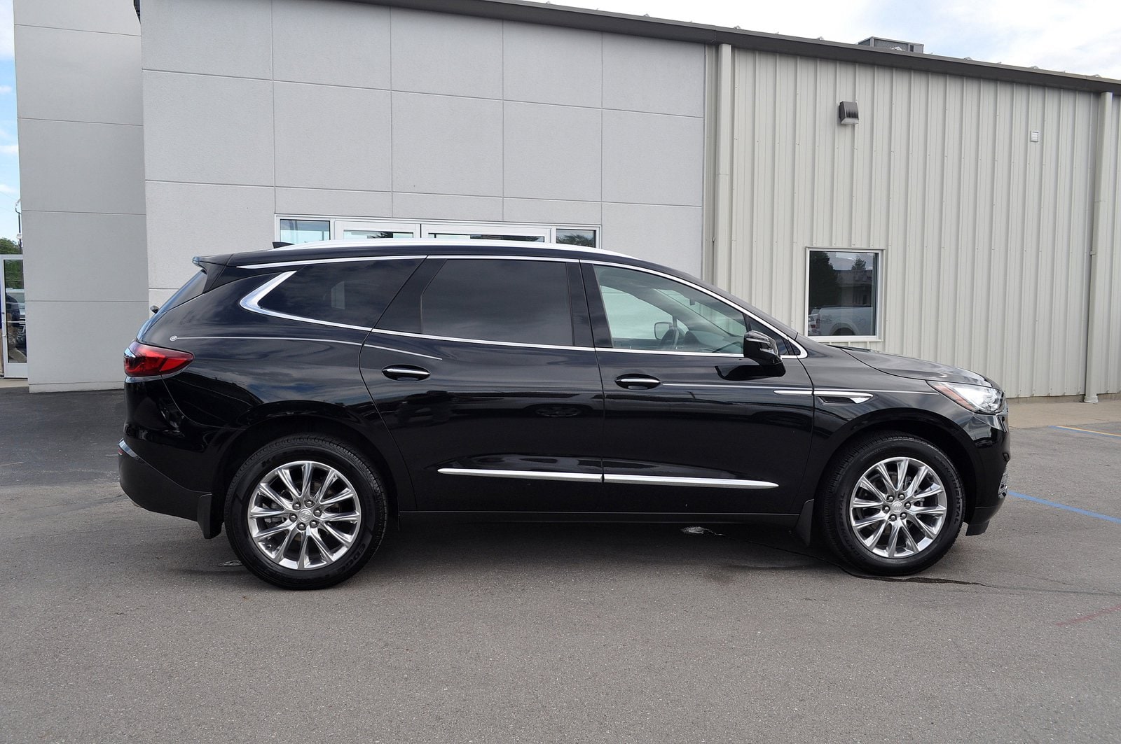 Used 2020 Buick Enclave Premium with VIN 5GAERCKW1LJ305795 for sale in Hillsdale, MI