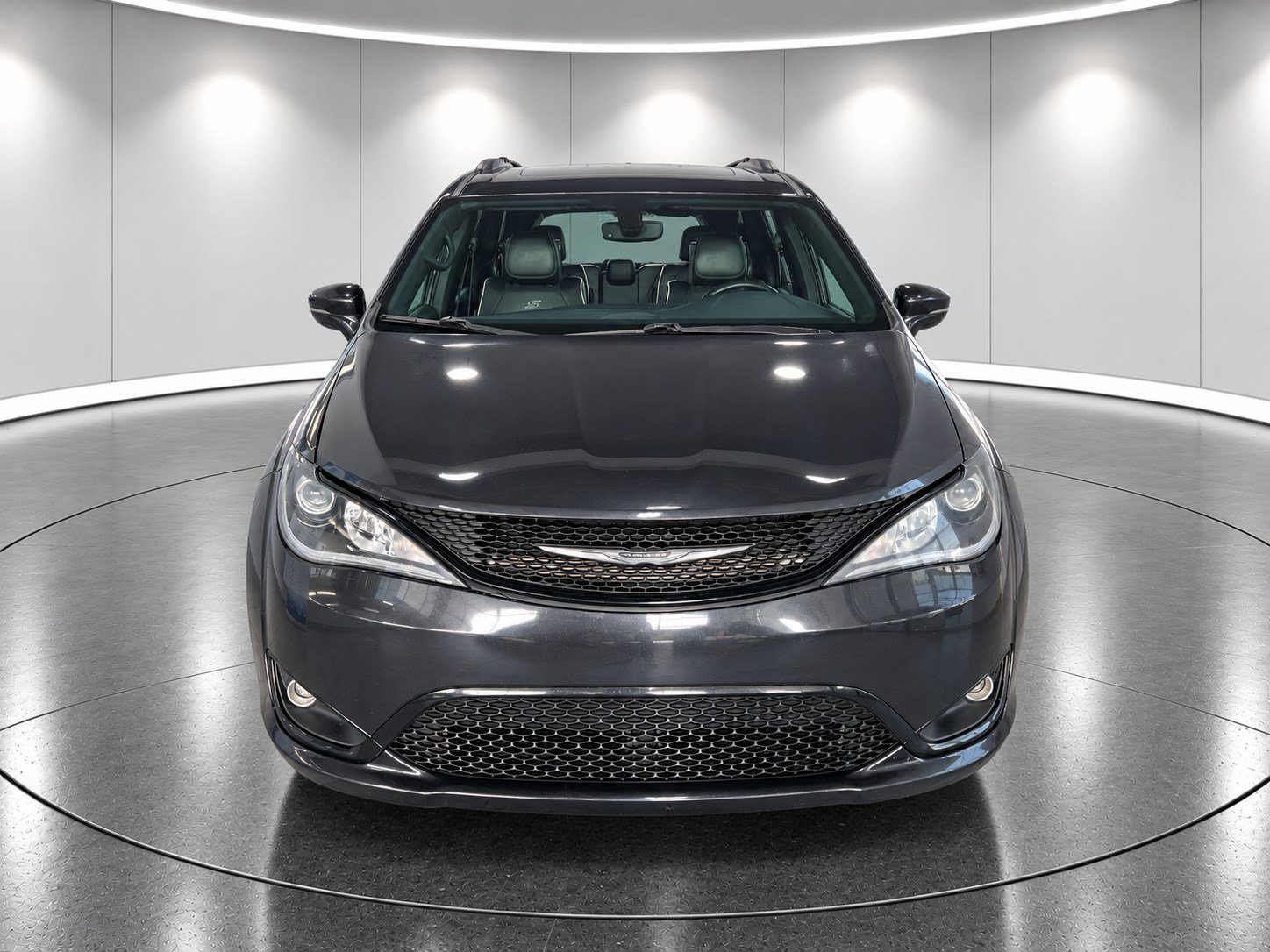Used 2019 Chrysler Pacifica Limited with VIN 2C4RC1GG6KR721827 for sale in Hillsdale, MI