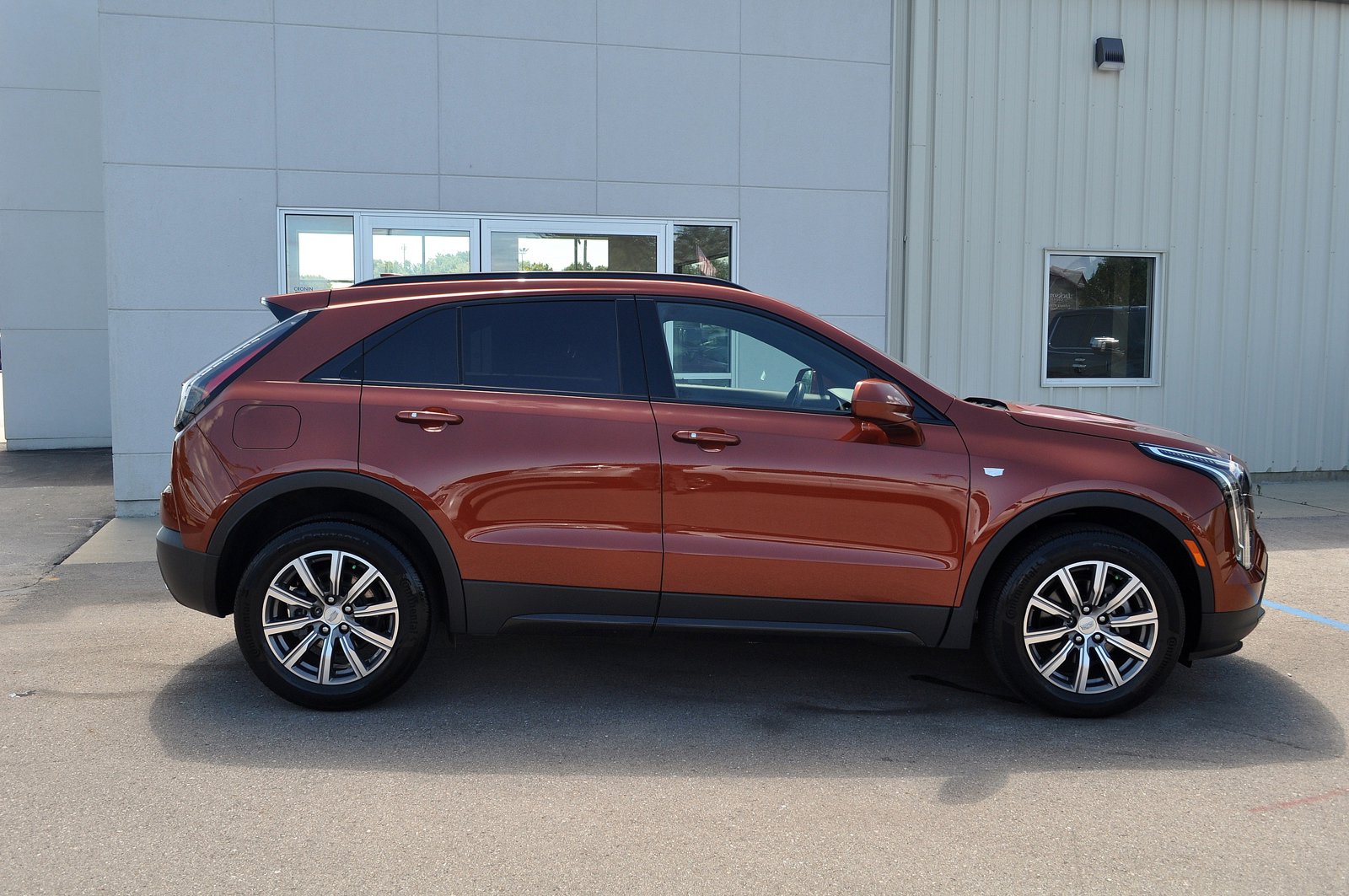 Used 2019 Cadillac XT4 Luxury with VIN 1GYFZFR47KF194898 for sale in Hillsdale, MI