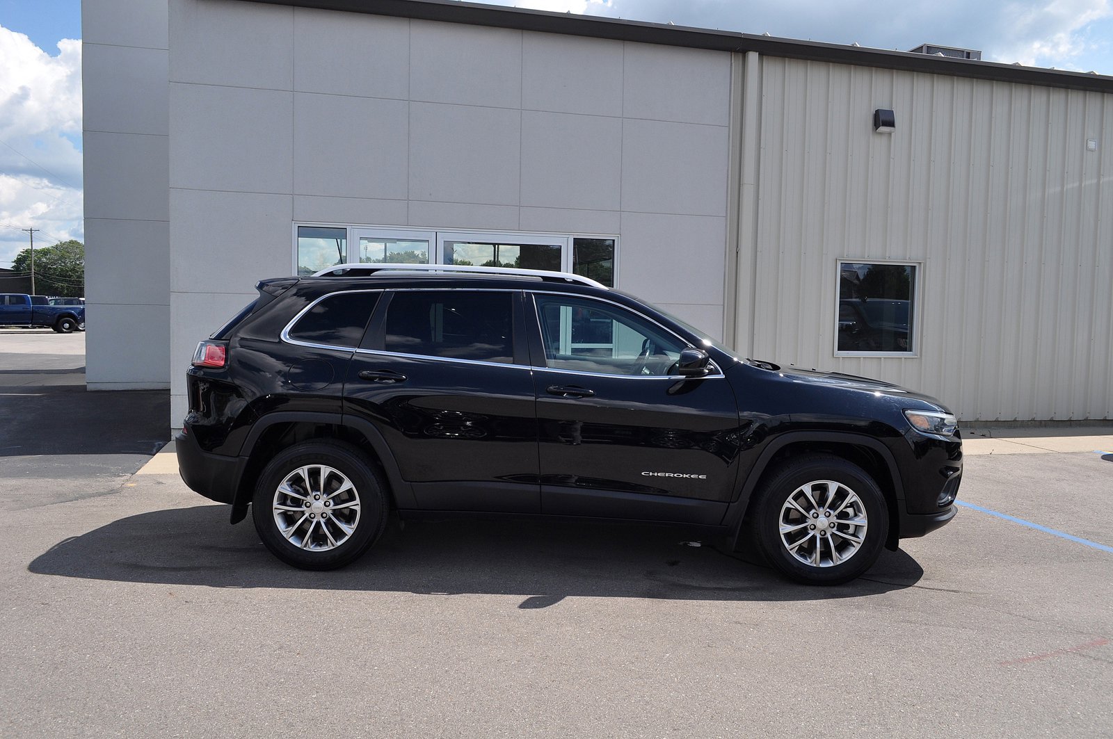 Used 2021 Jeep Cherokee Latitude Lux with VIN 1C4PJMMX1MD193347 for sale in Hillsdale, MI