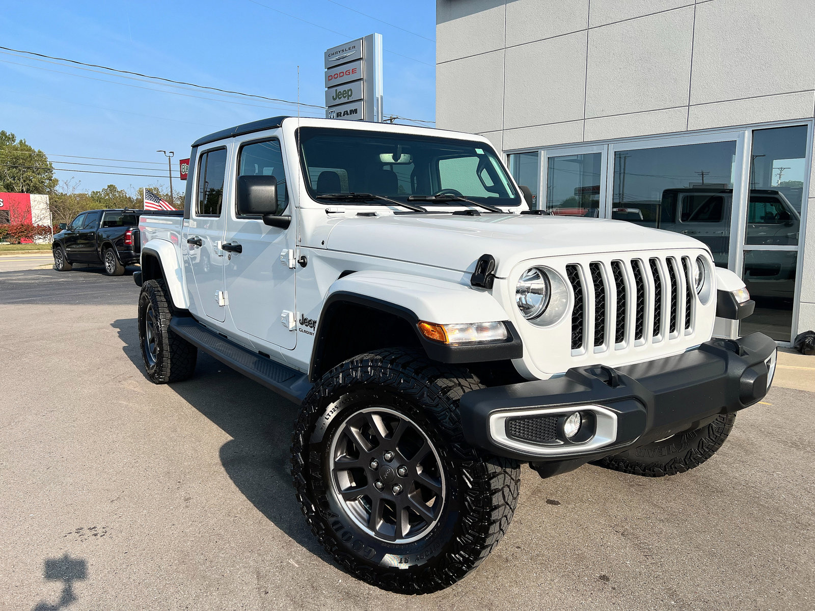 Used 2020 Jeep Gladiator Overland with VIN 1C6HJTFG1LL150229 for sale in Hillsdale, MI