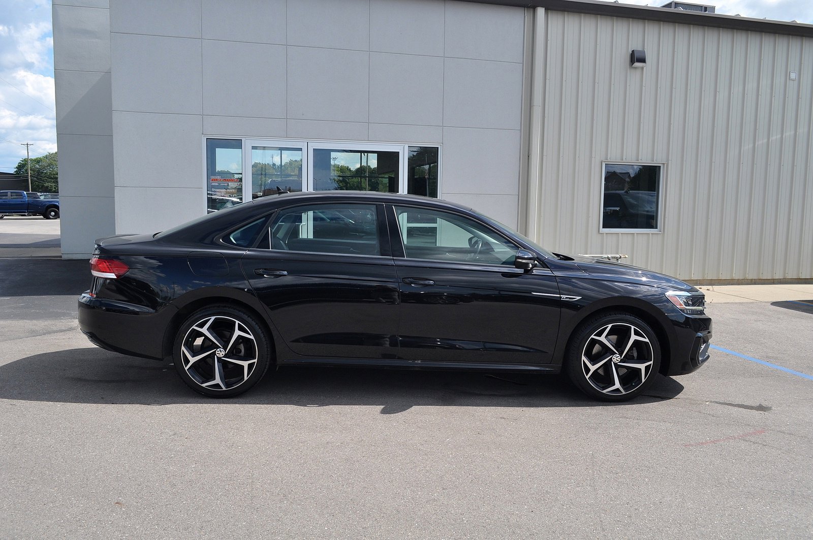 Used 2020 Volkswagen Passat R-Line with VIN 1VWMA7A33LC014622 for sale in Hillsdale, MI