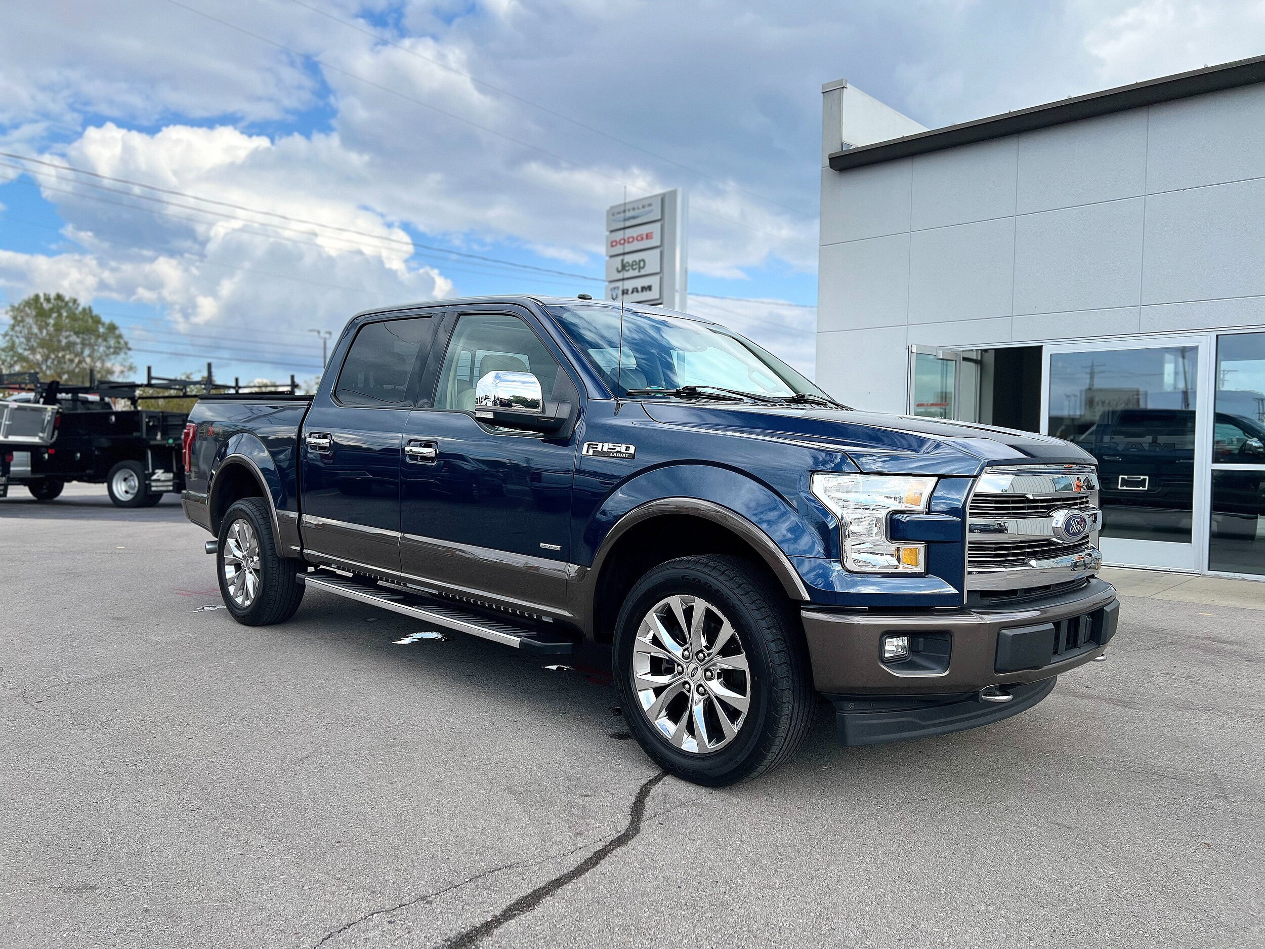 2017 Ford F-150 Lariat photo 2