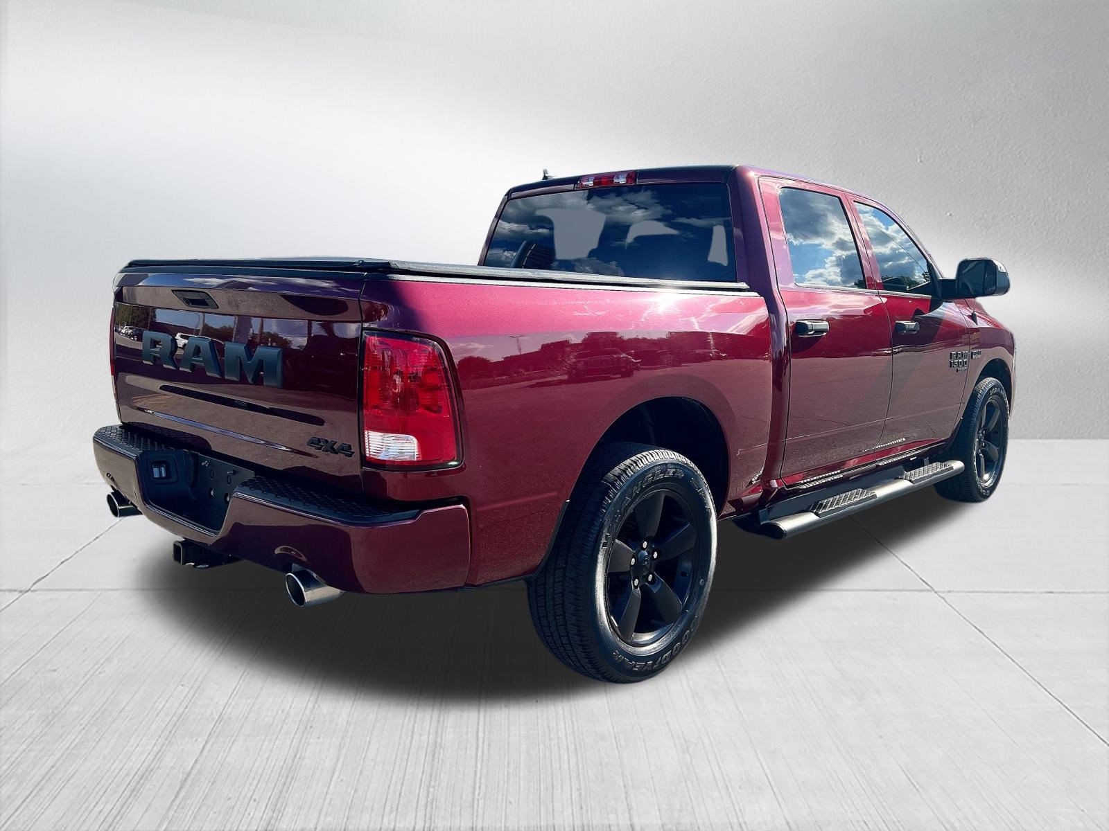 2019 Ram 1500 Express Night Edition photo 3