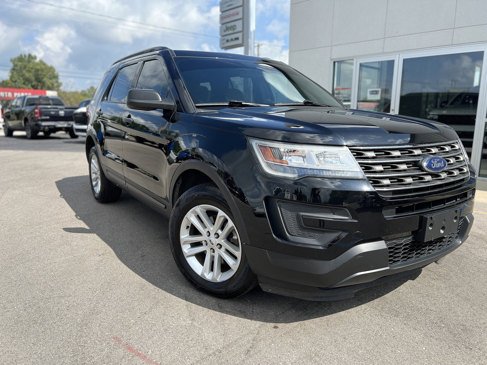 Used 2017 Ford Explorer Base with VIN 1FM5K8B83HGE26586 for sale in Hillsdale, MI