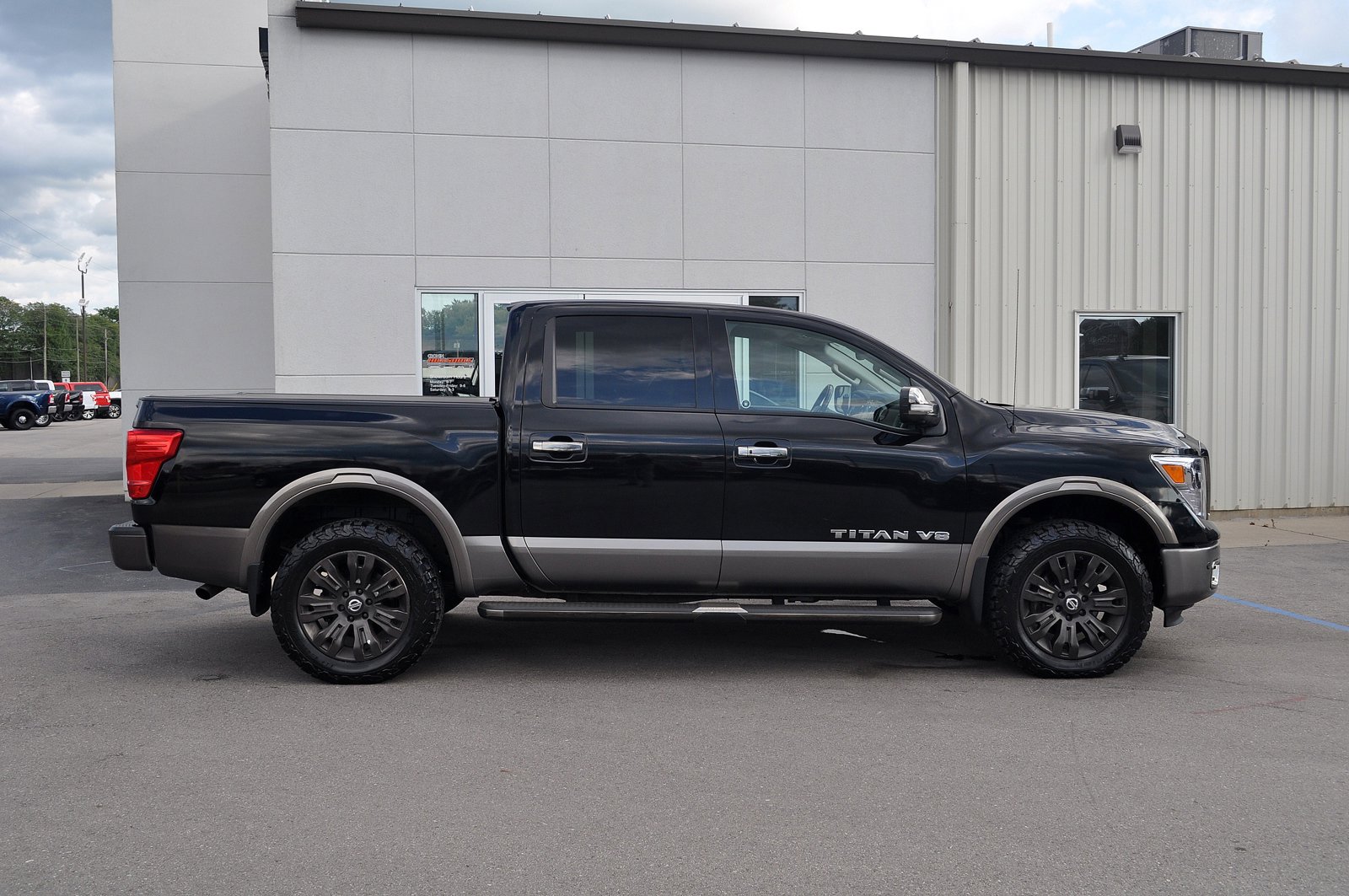 Used 2018 Nissan Titan Platinum Reserve with VIN 1N6AA1E55JN524533 for sale in Hillsdale, MI