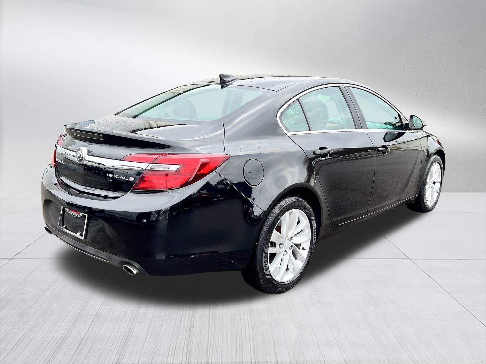 2015 Buick Regal photo 4