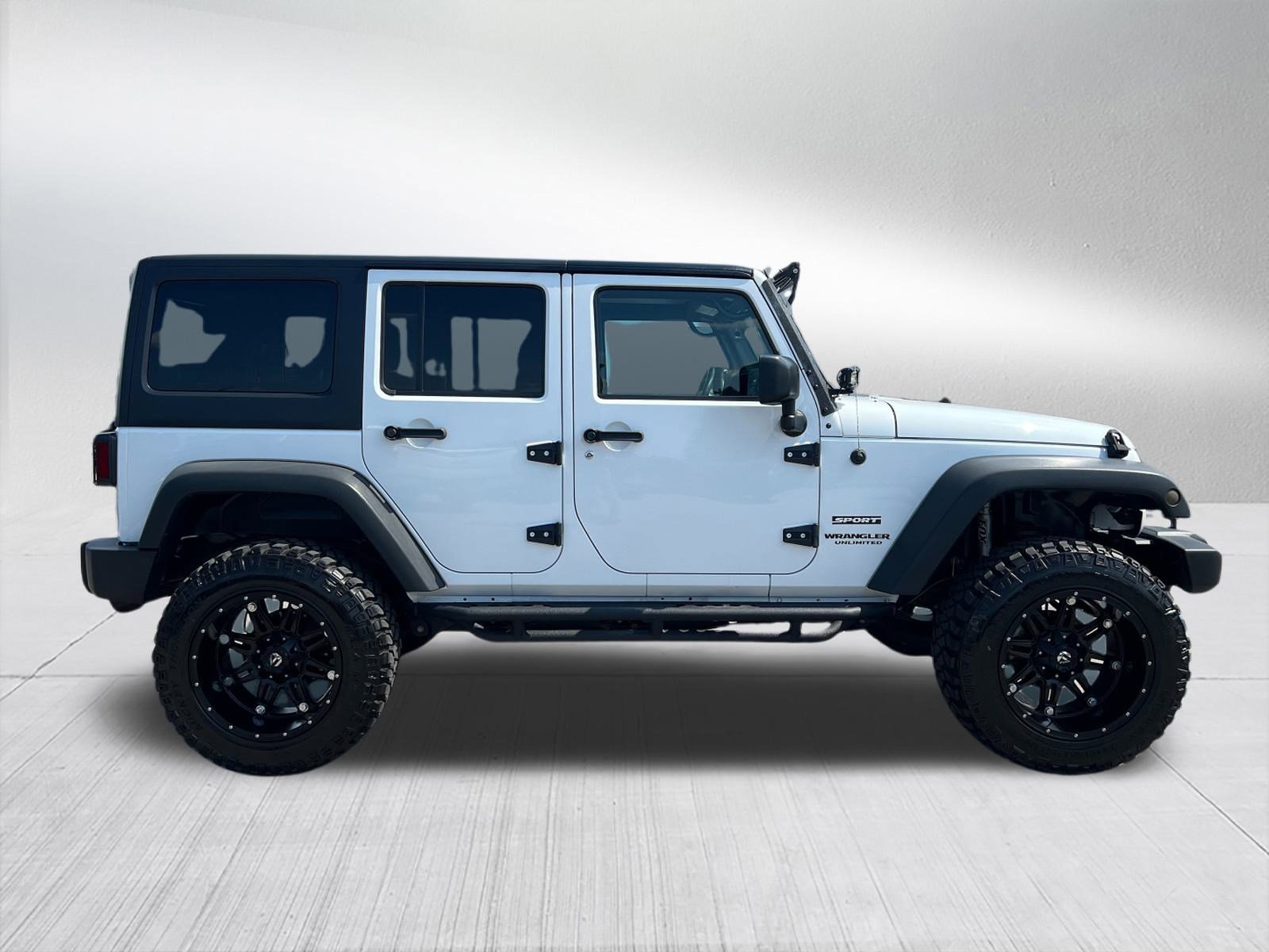 2017 Jeep Wrangler Unlimited Sport S photo 2