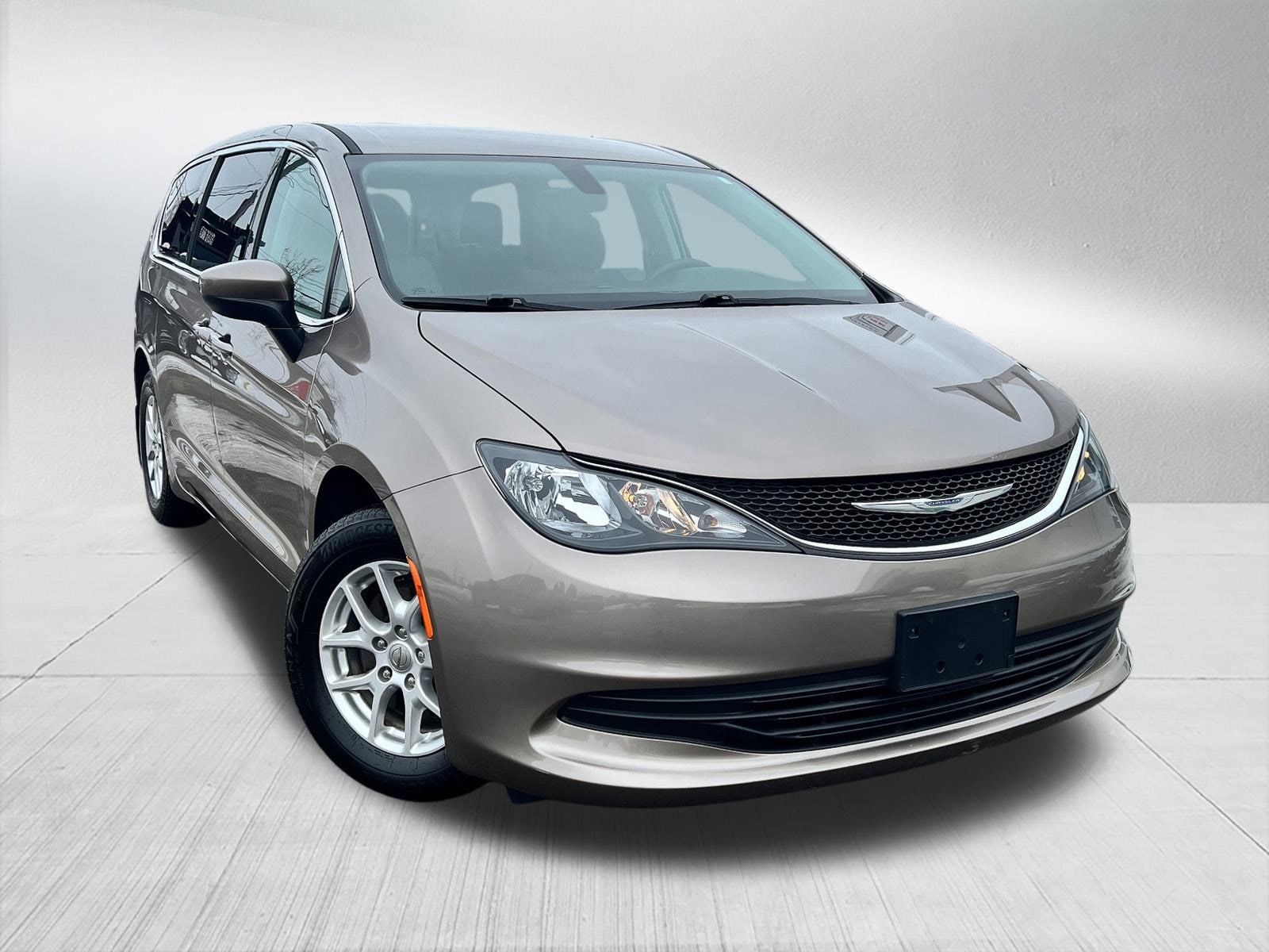 Used 2017 Chrysler Pacifica Touring with VIN 2C4RC1DG2HR654401 for sale in Hillsdale, MI