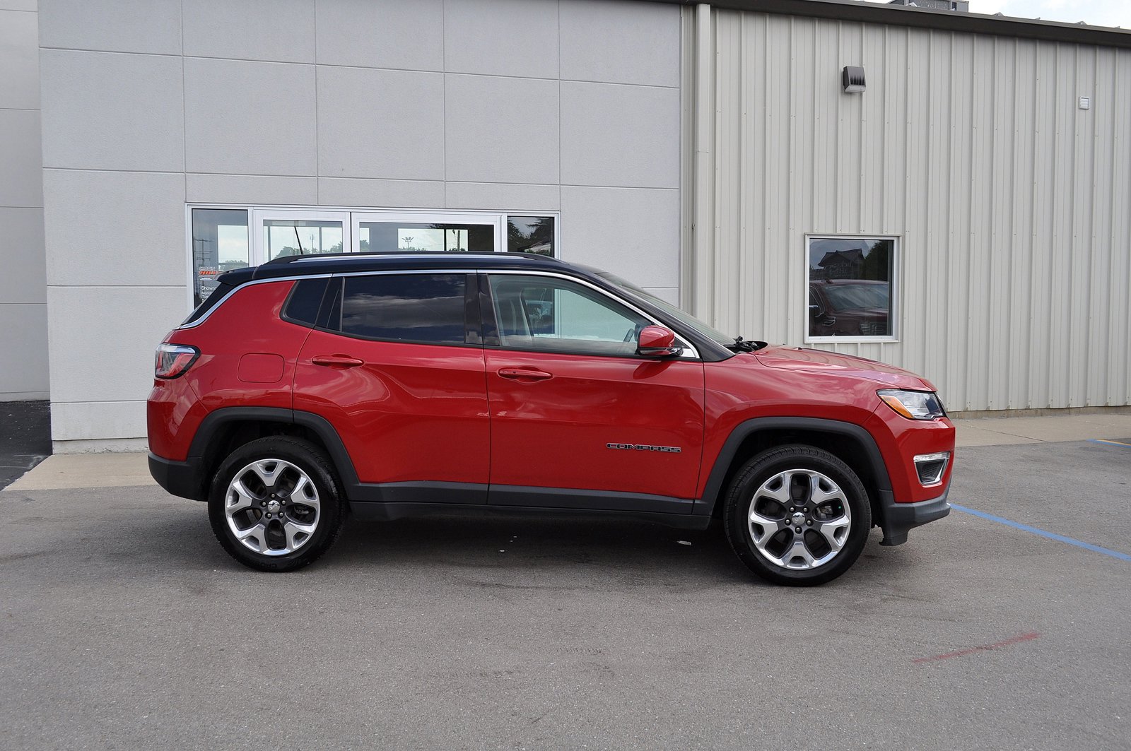 Used 2019 Jeep Compass Limited with VIN 3C4NJDCB2KT761268 for sale in Hillsdale, MI