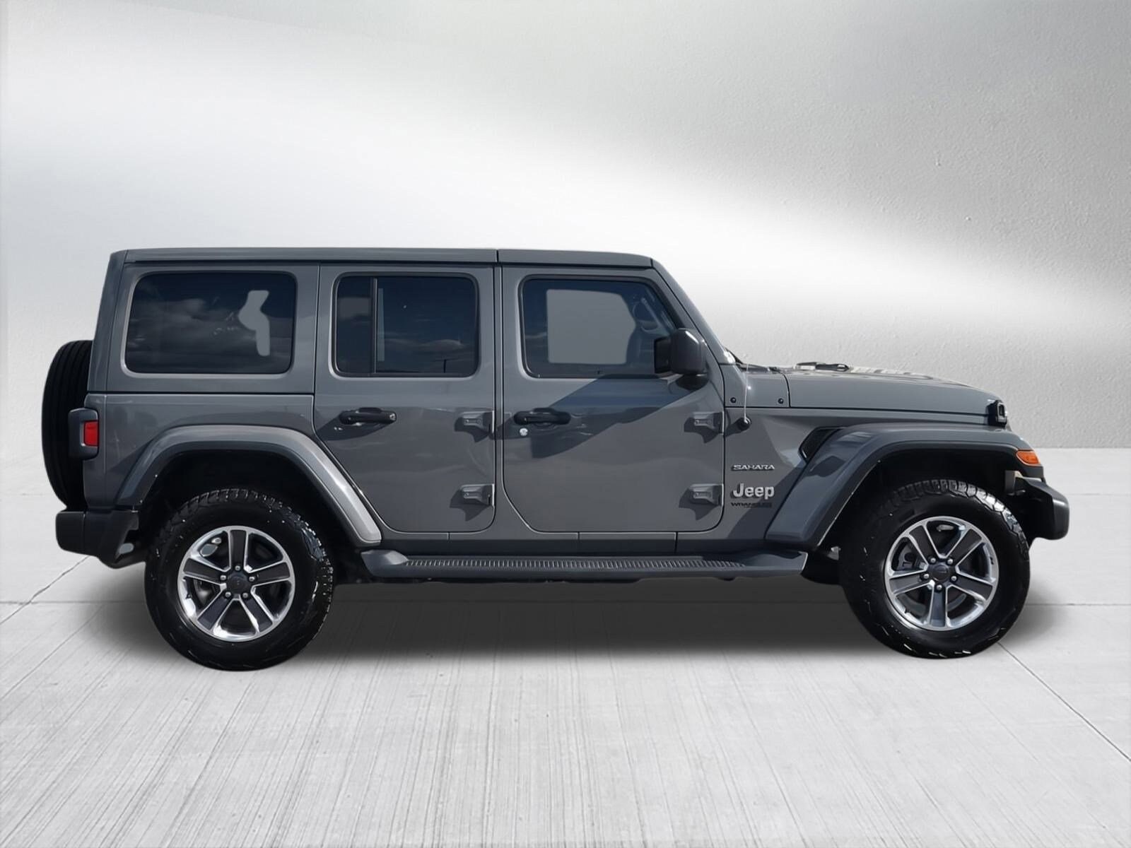 2022 Jeep Wrangler Unlimited Sahara photo 3