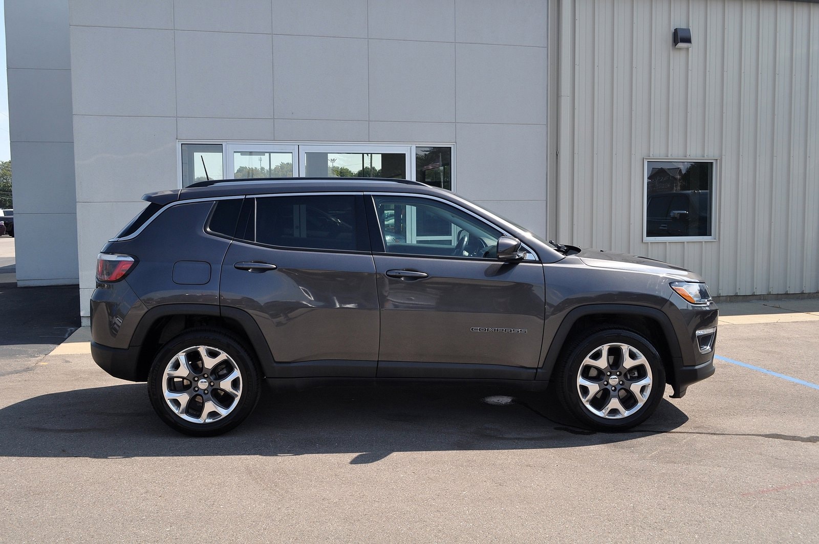 Used 2019 Jeep Compass Limited with VIN 3C4NJDCB4KT639219 for sale in Hillsdale, MI