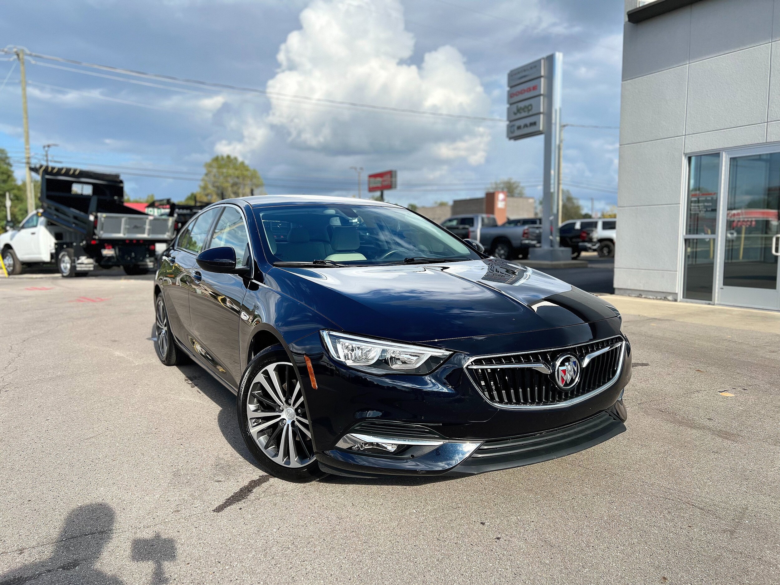 2019 Buick Regal Sportback Essence photo 2