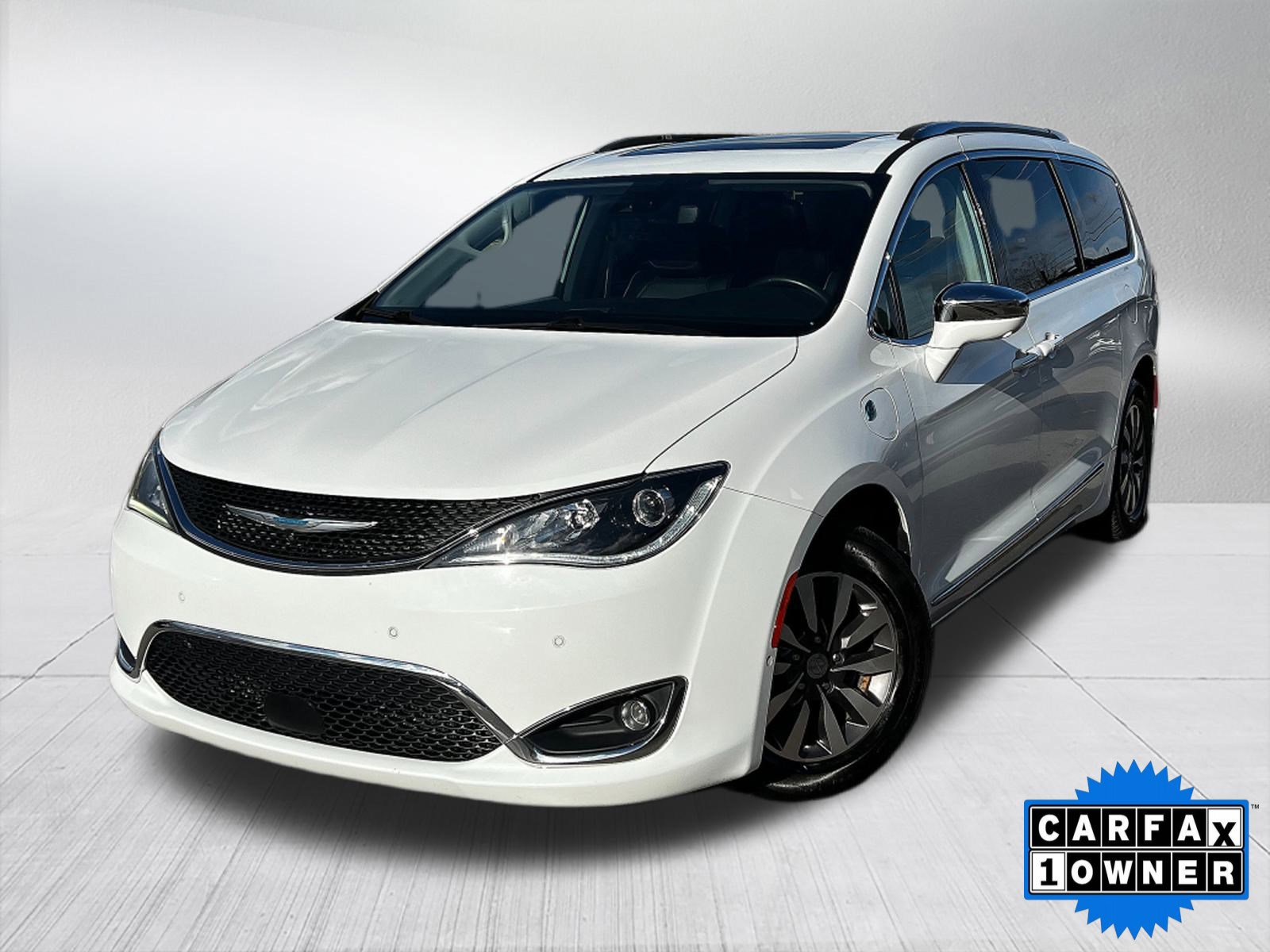 2020 Chrysler Pacifica Hybrid Limited's photo