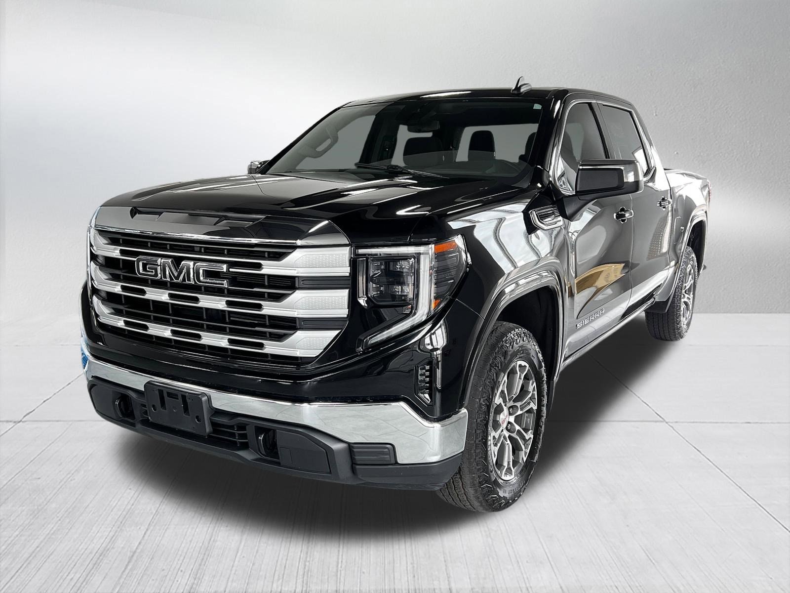 2023 GMC Sierra SLE 4WD Crew Cab Short Box's photo