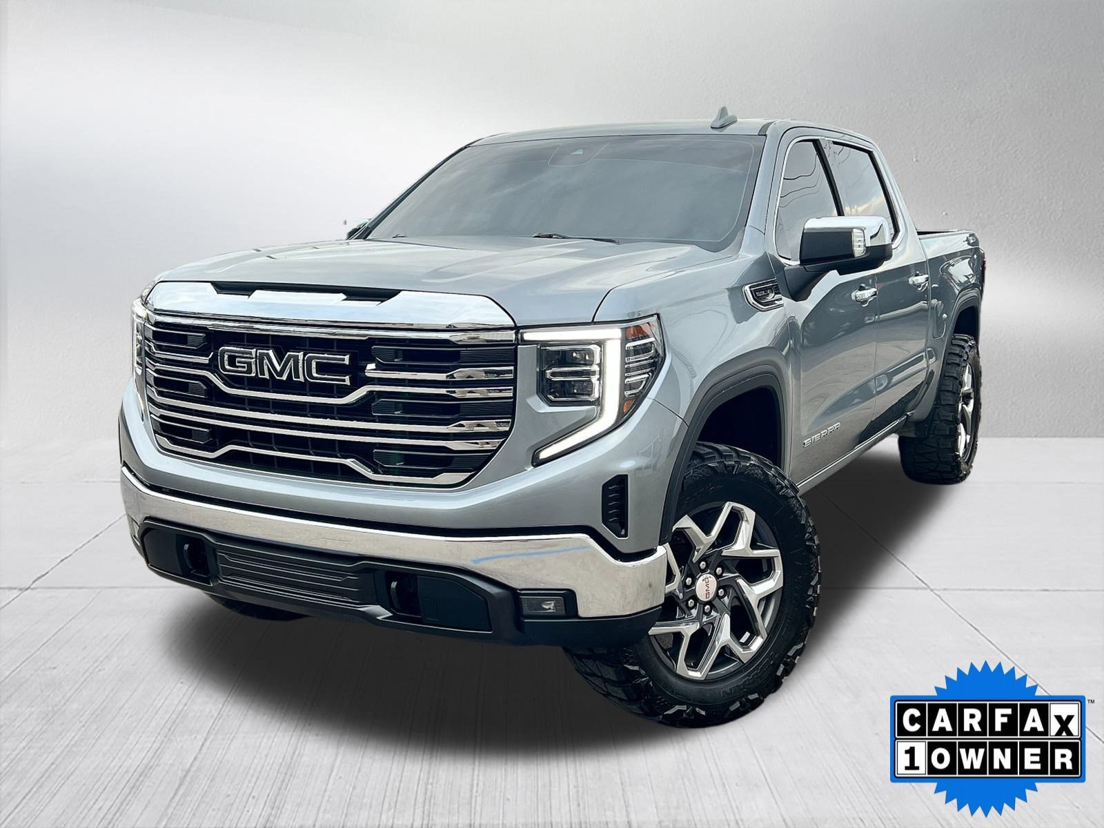 2023 GMC Sierra 1500 SLT's photo