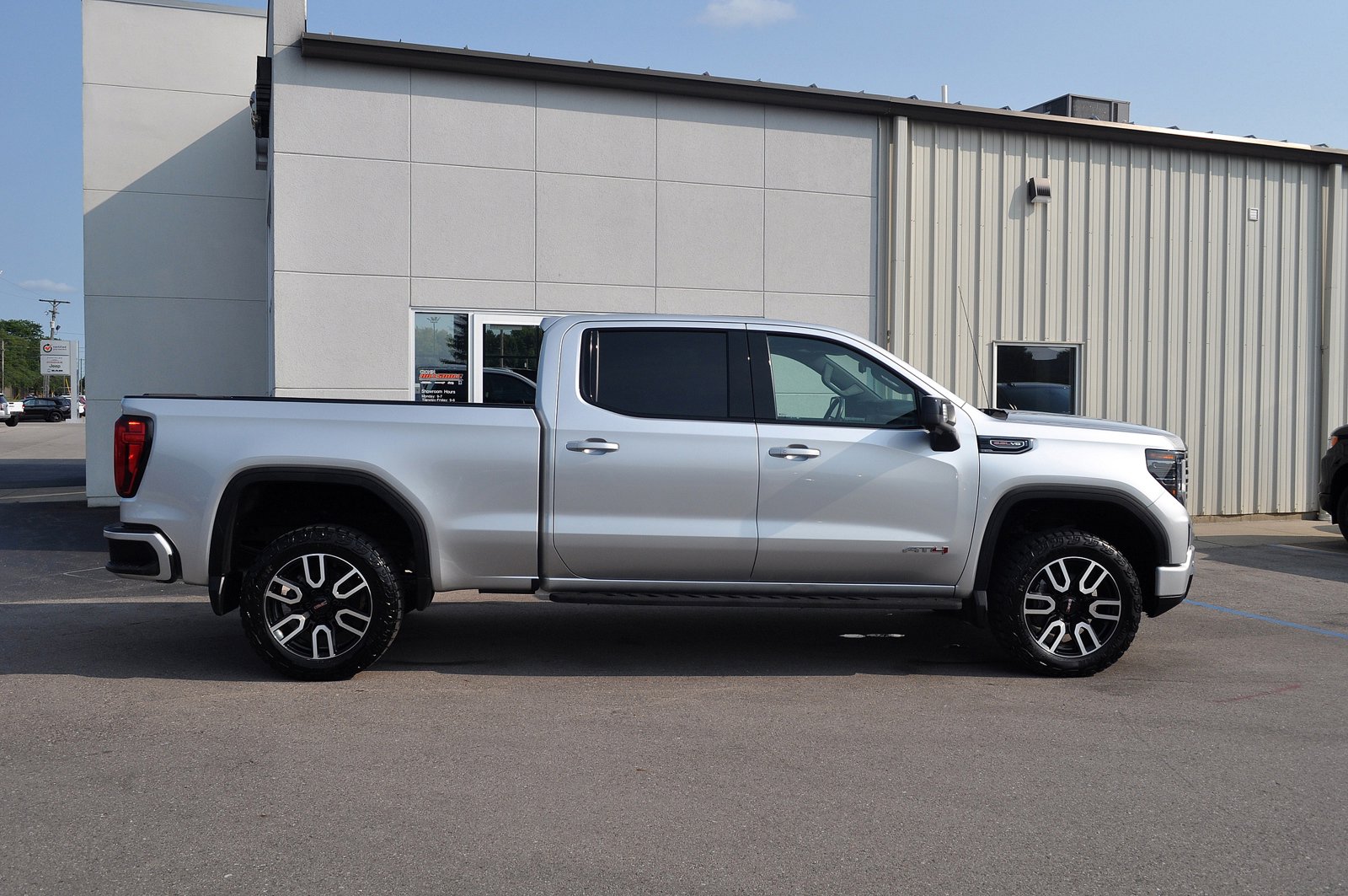 Used 2022 GMC Sierra 1500 AT4 with VIN 3GTPUEEL3NG535734 for sale in Hillsdale, MI