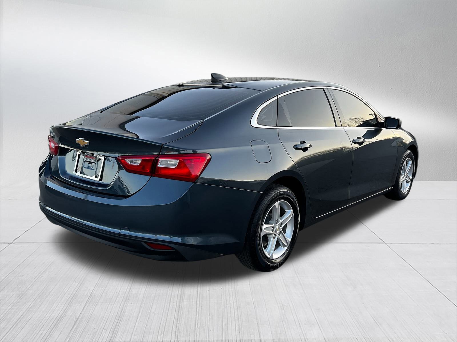 2021 Chevrolet Malibu LS photo 4