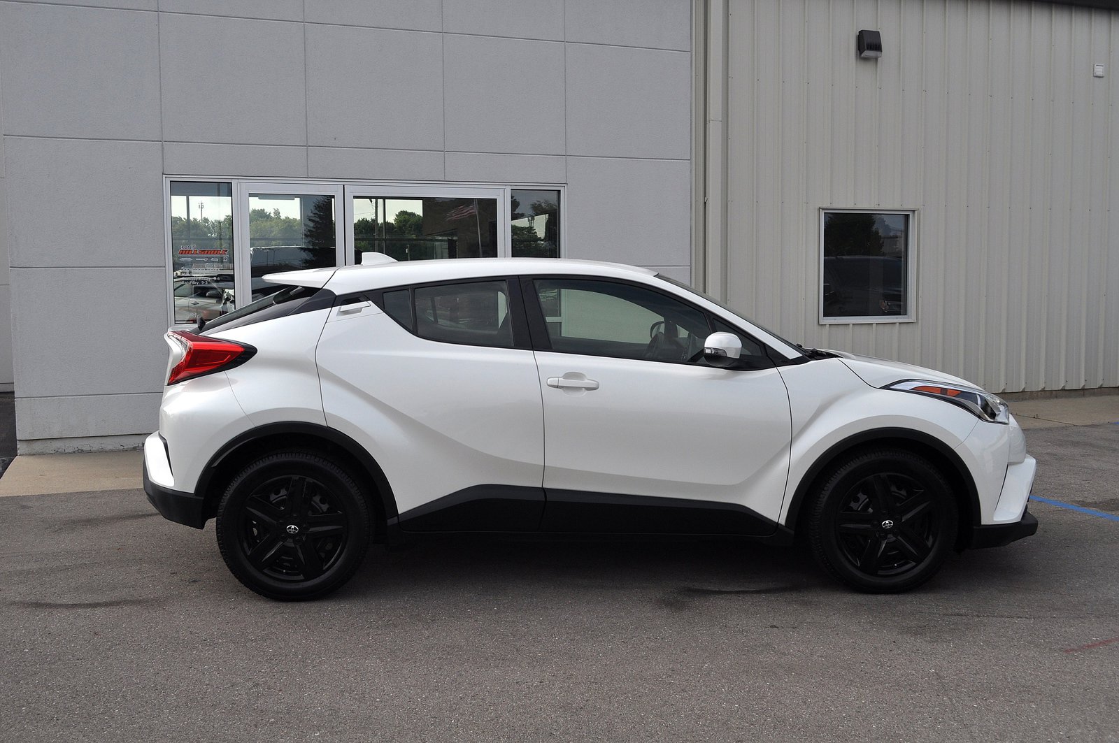 Used 2019 Toyota C-HR LE with VIN JTNKHMBX0K1018428 for sale in Hillsdale, MI