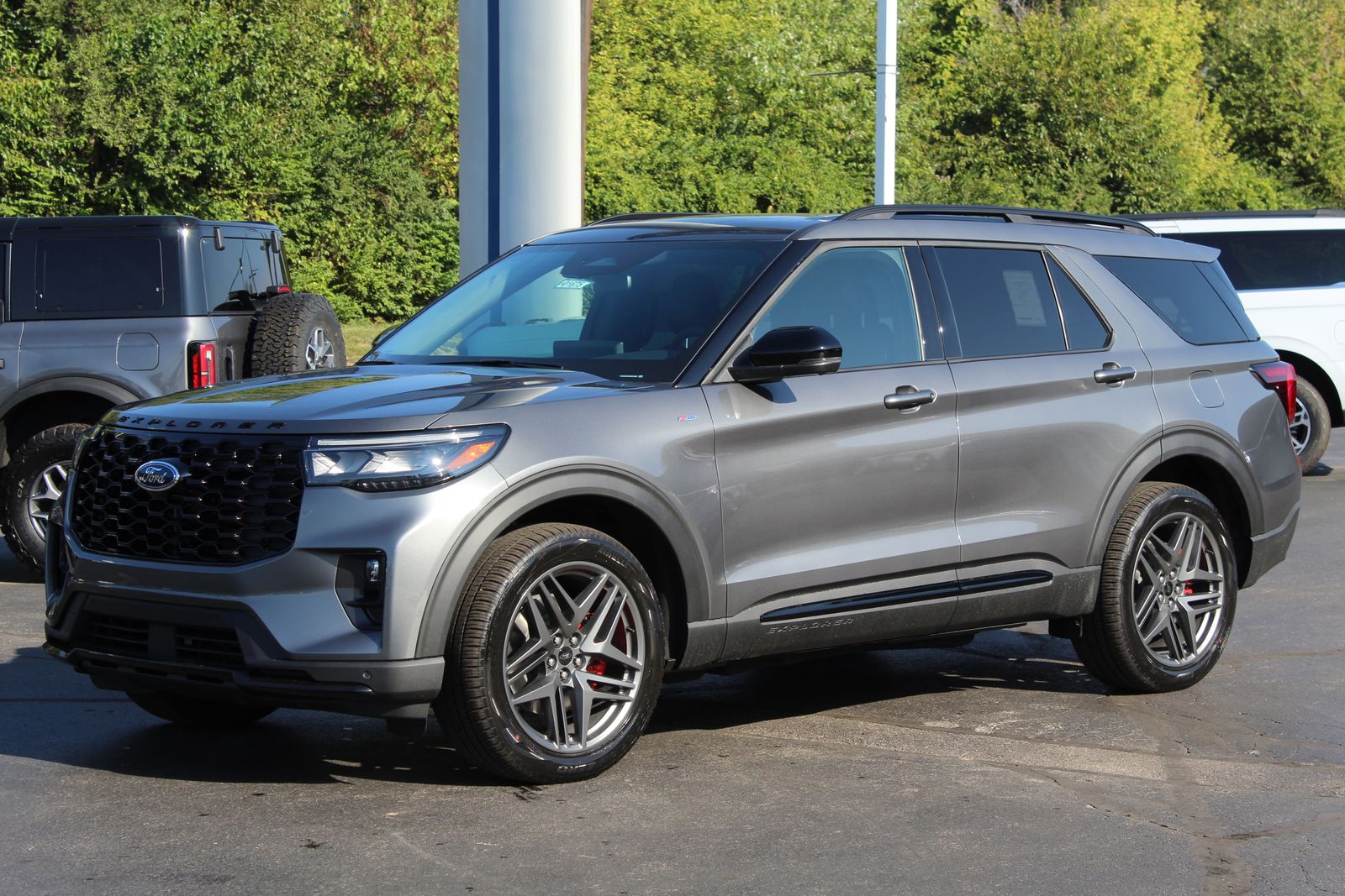 2025 Ford Explorer ST-Line photo 3