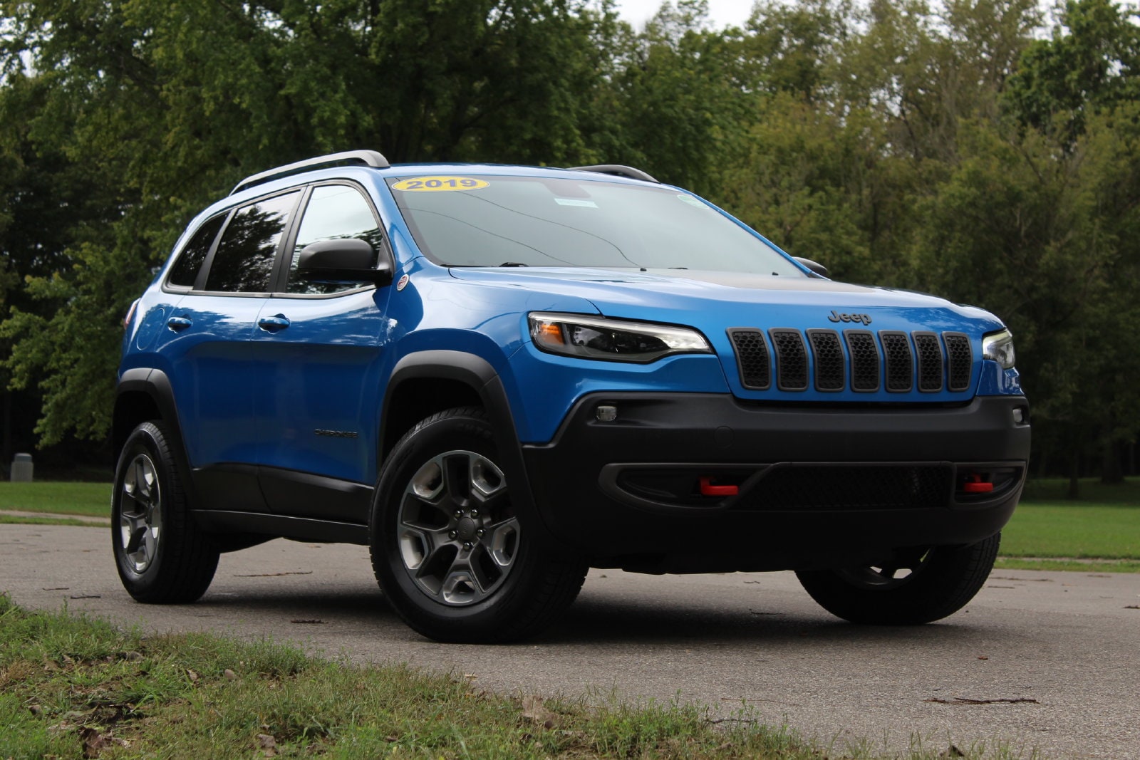 Used 2019 Jeep Cherokee Trailhawk with VIN 1C4PJMBX8KD457390 for sale in Middletown, OH