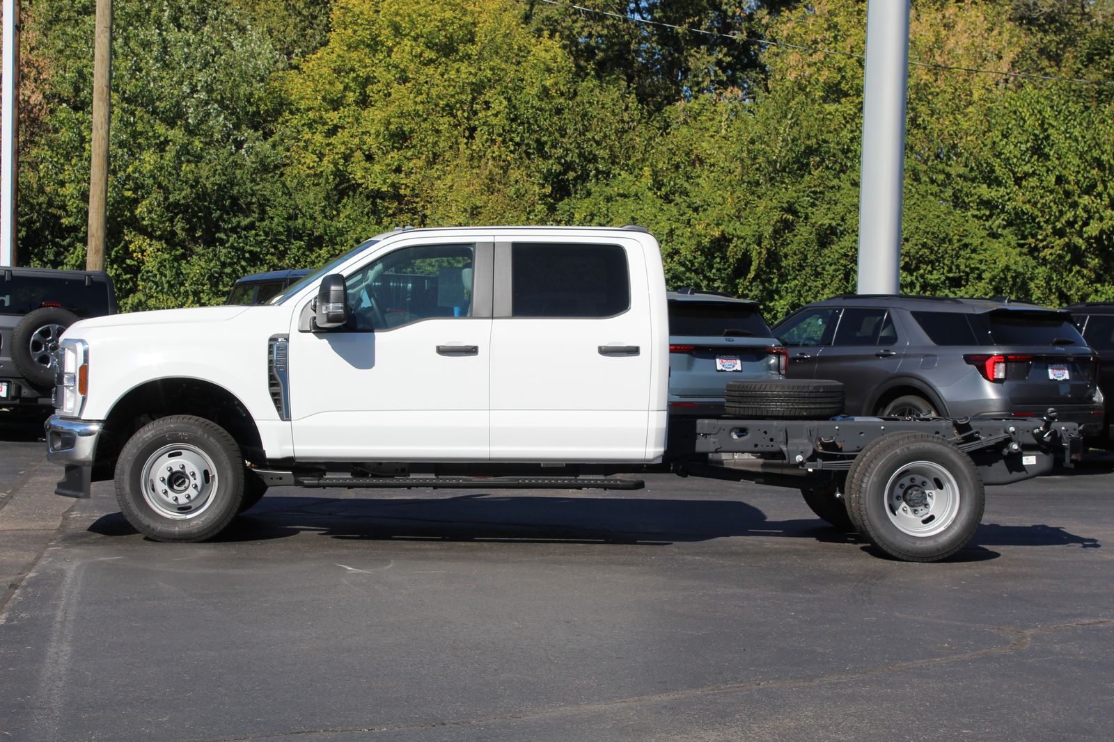 2025 Ford F-350 XL photo 2