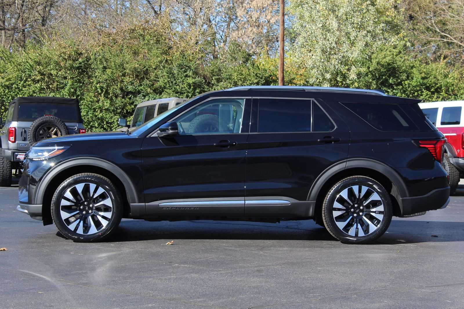 2026 Ford Explorer Platinum photo 3