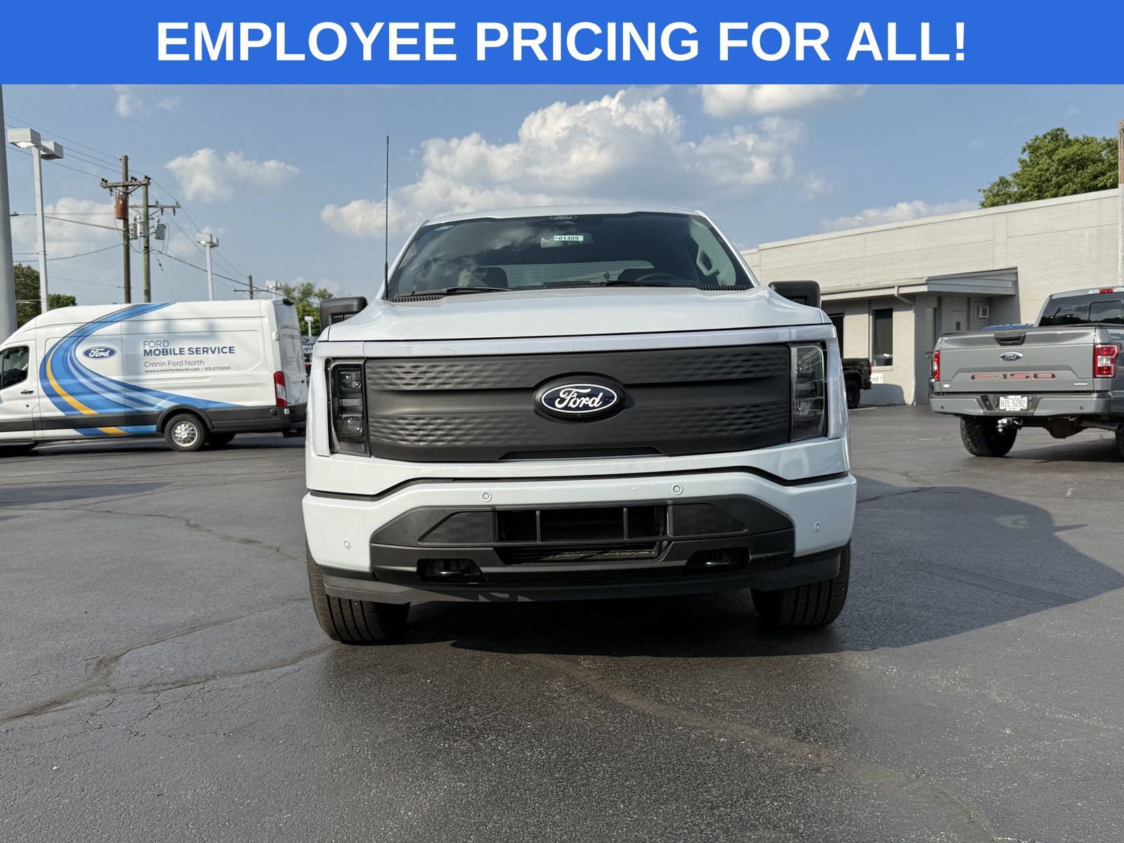 2025 Ford F-150 Lightning photo 2