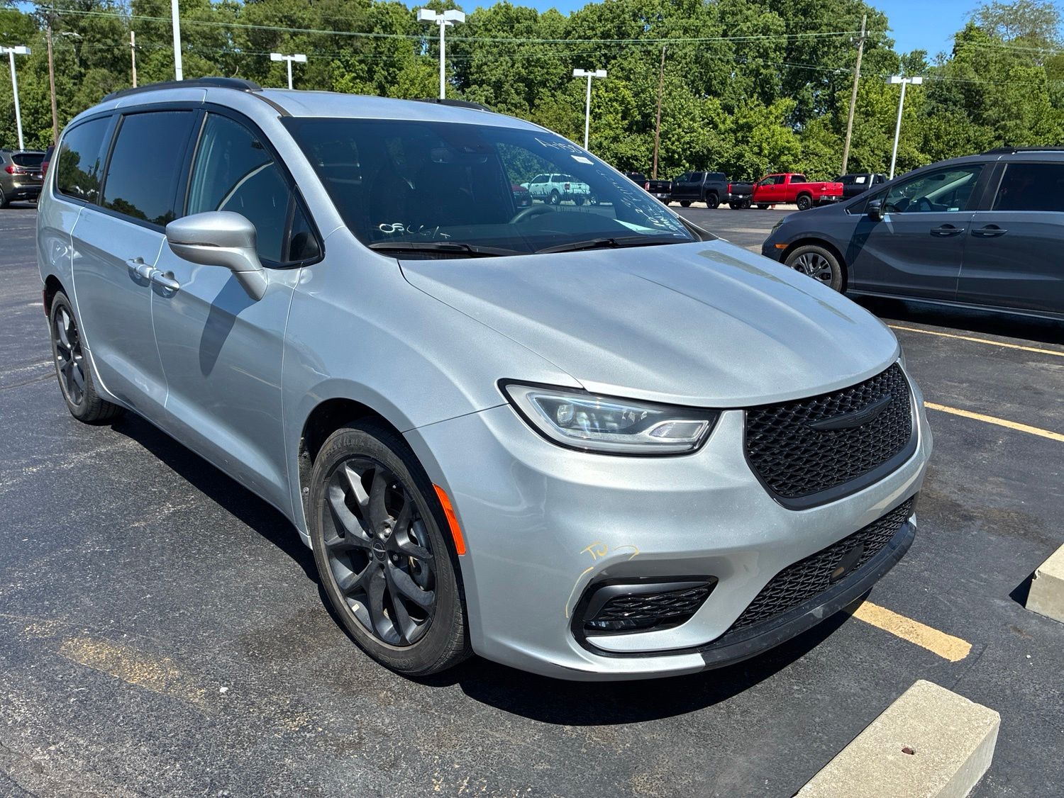 2022 Chrysler Pacifica Touring L's photo