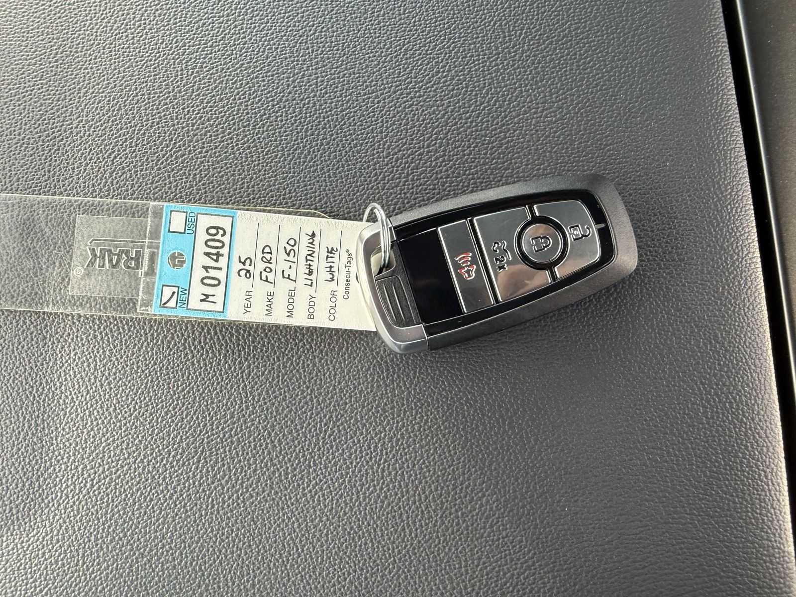 2025 Ford F-150 Lightning Flash - Photo 31