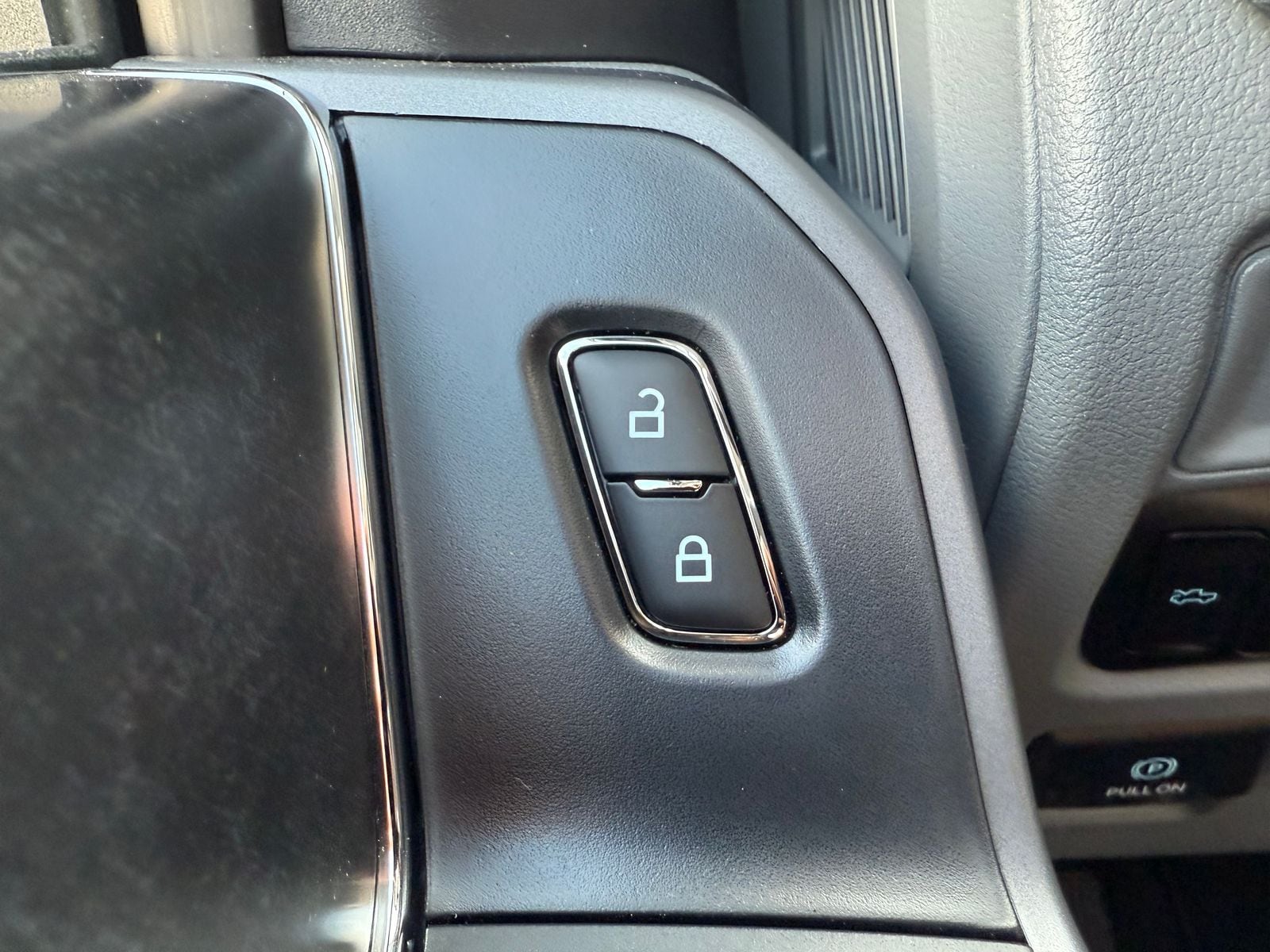 2025 Ford F-150 Lightning Flash - Photo 16