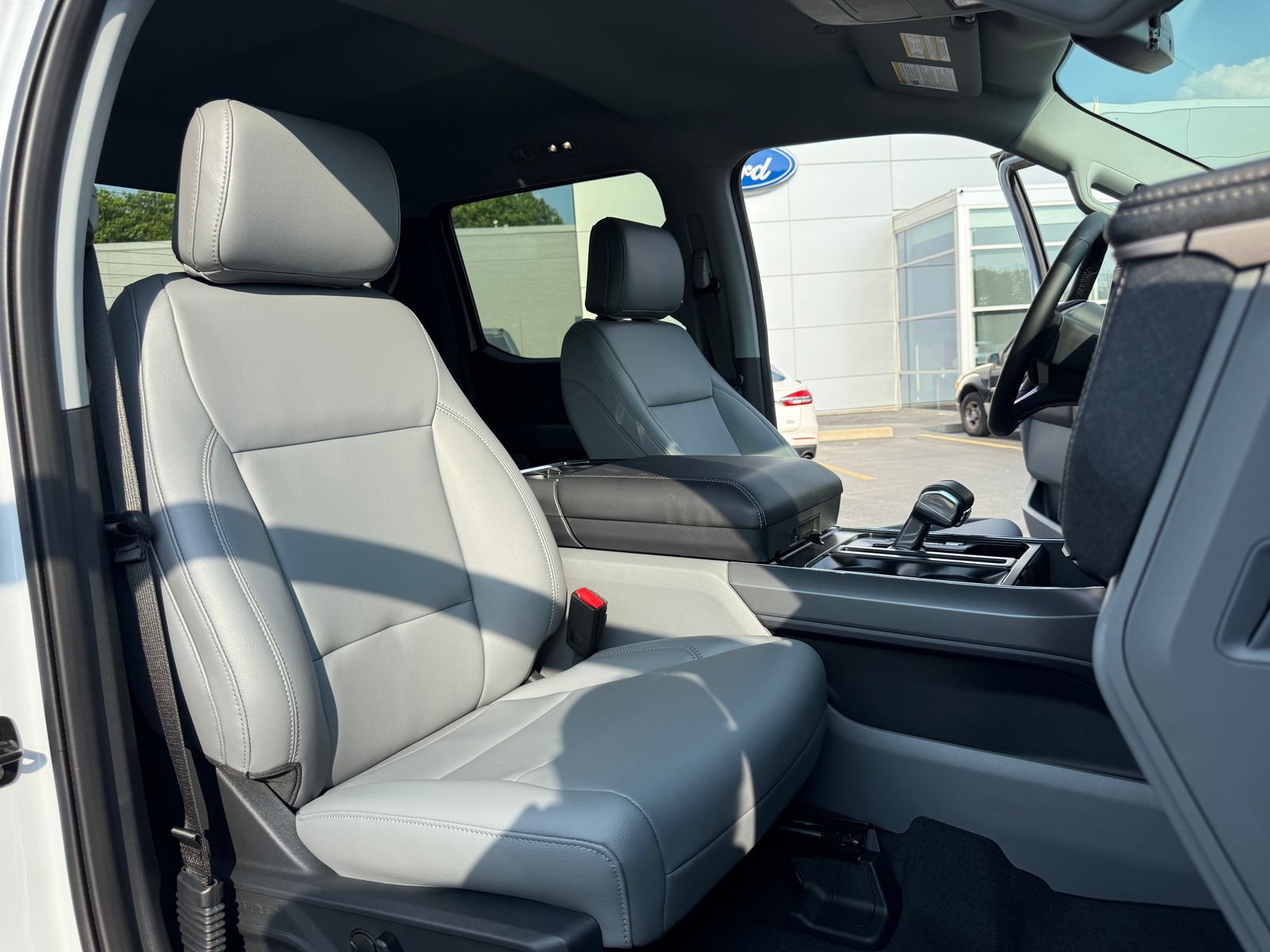 2025 Ford F-150 Lightning Flash - Photo 22