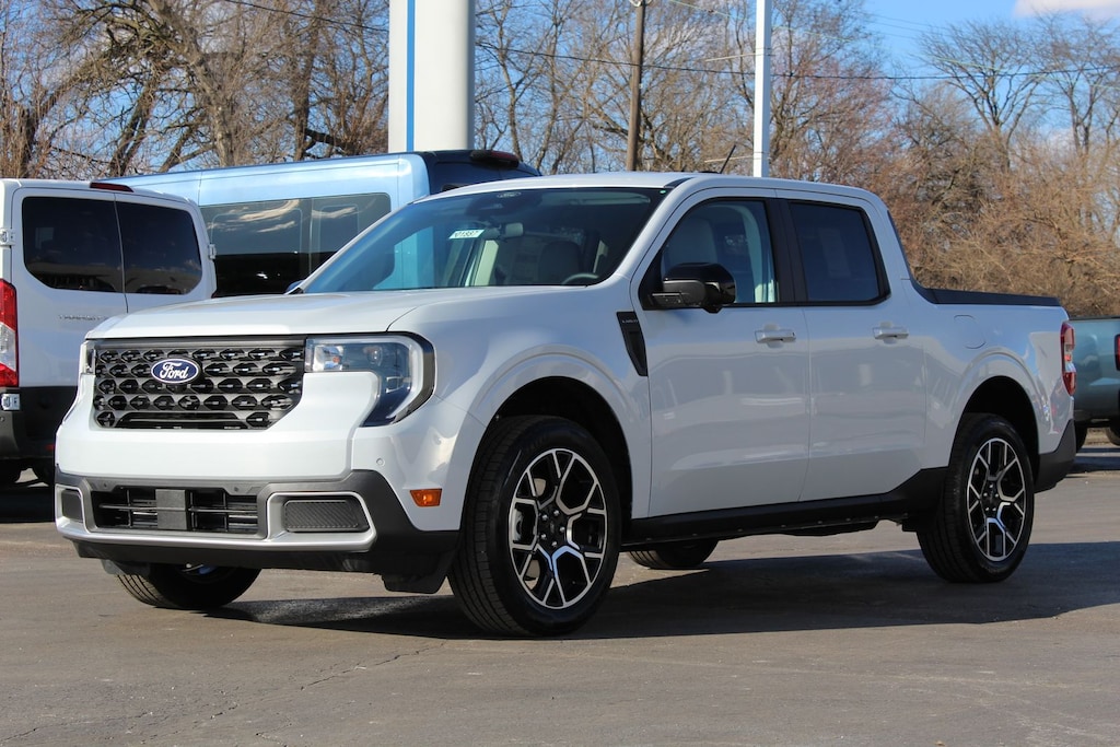 2026 Ford Maverick Lariat photo 2