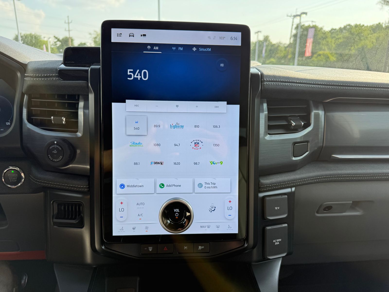 2025 Ford F-150 Lightning Flash - Photo 10