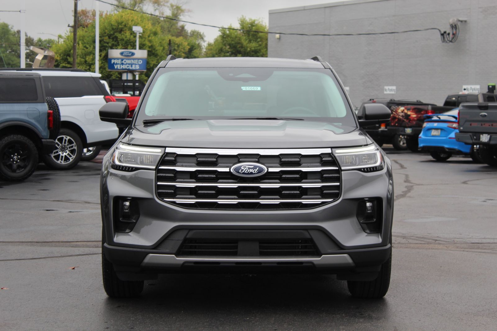 2025 Ford Explorer photo 2