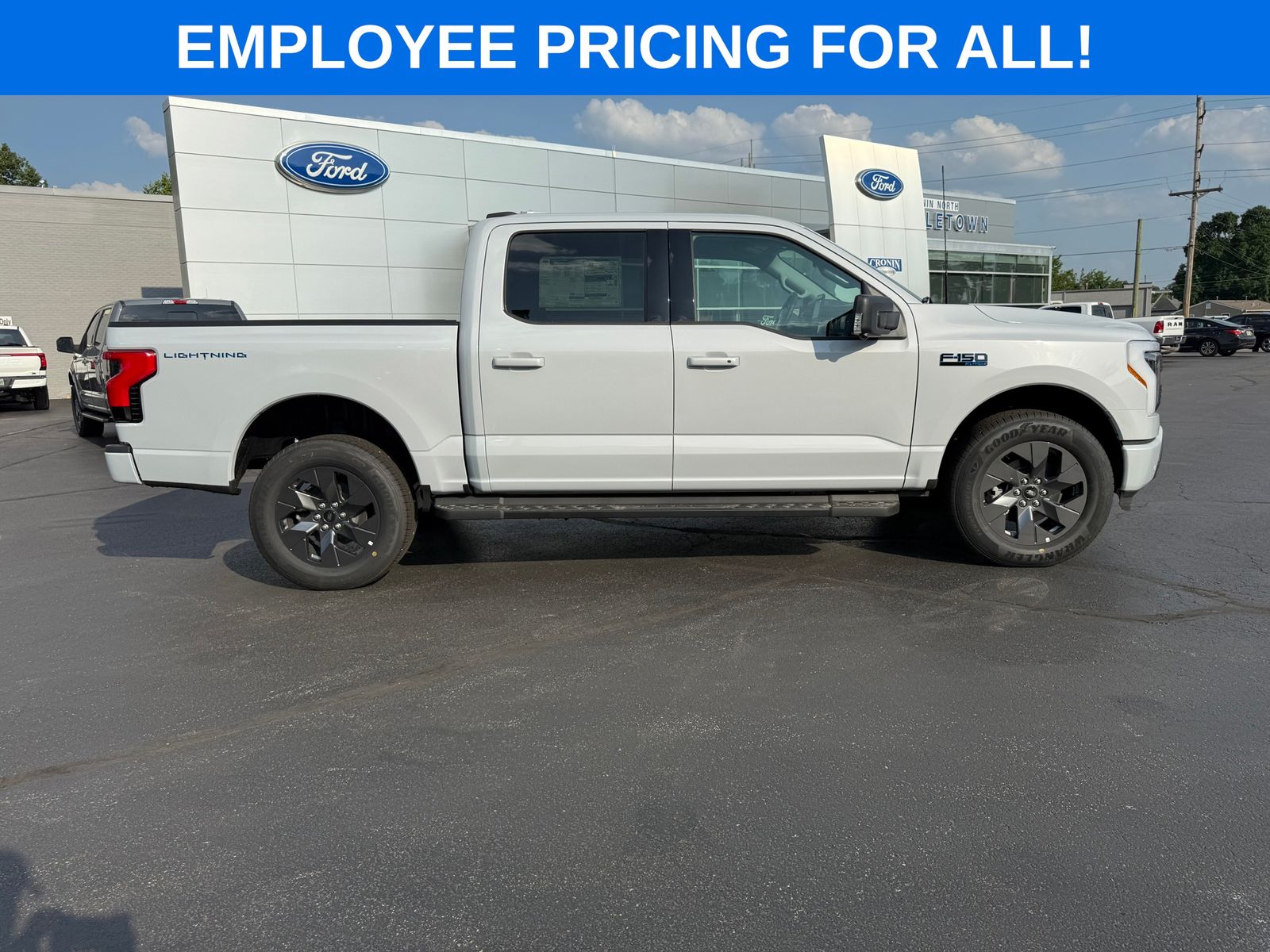 2025 Ford F-150 Lightning photo 4
