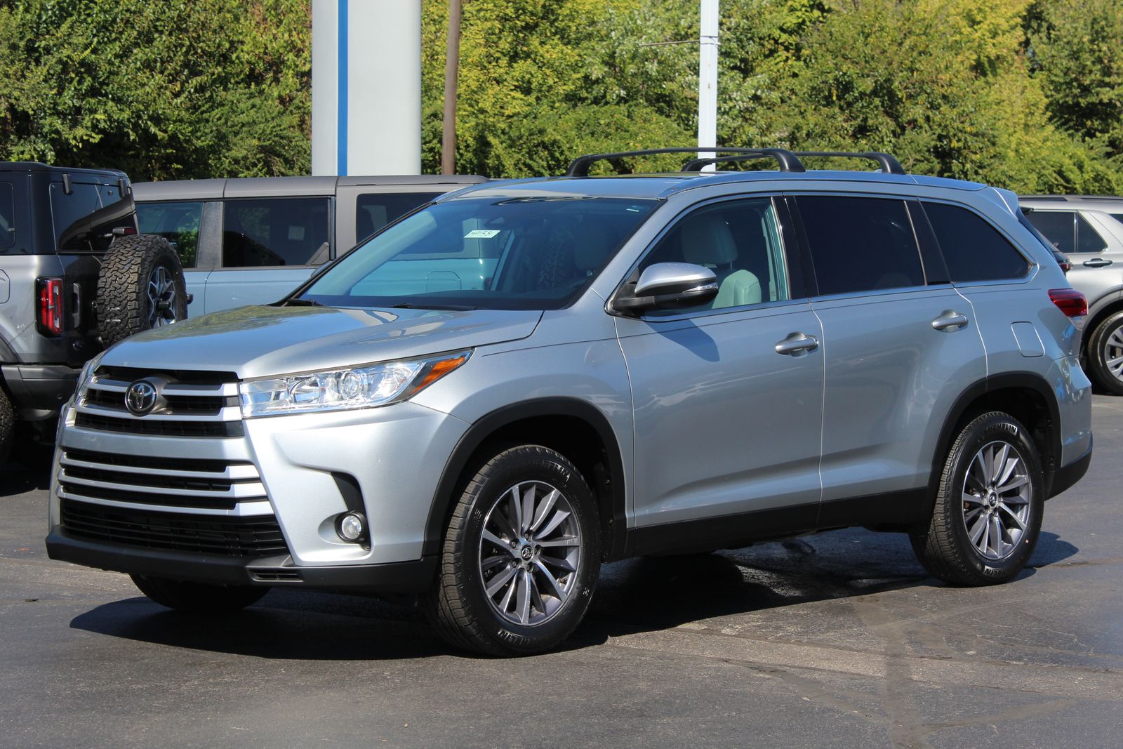 2019 Toyota Highlander SE photo 3