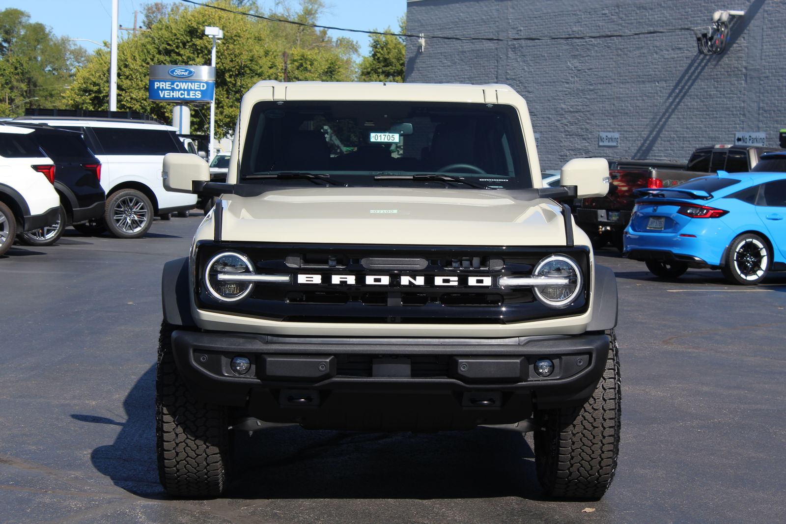 2025 Ford Bronco Outer Banks photo 2