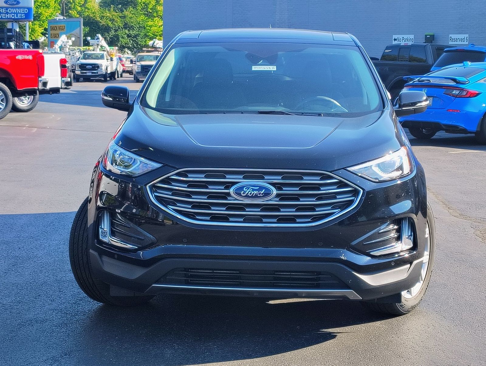 2022 Ford Edge Titanium photo 2