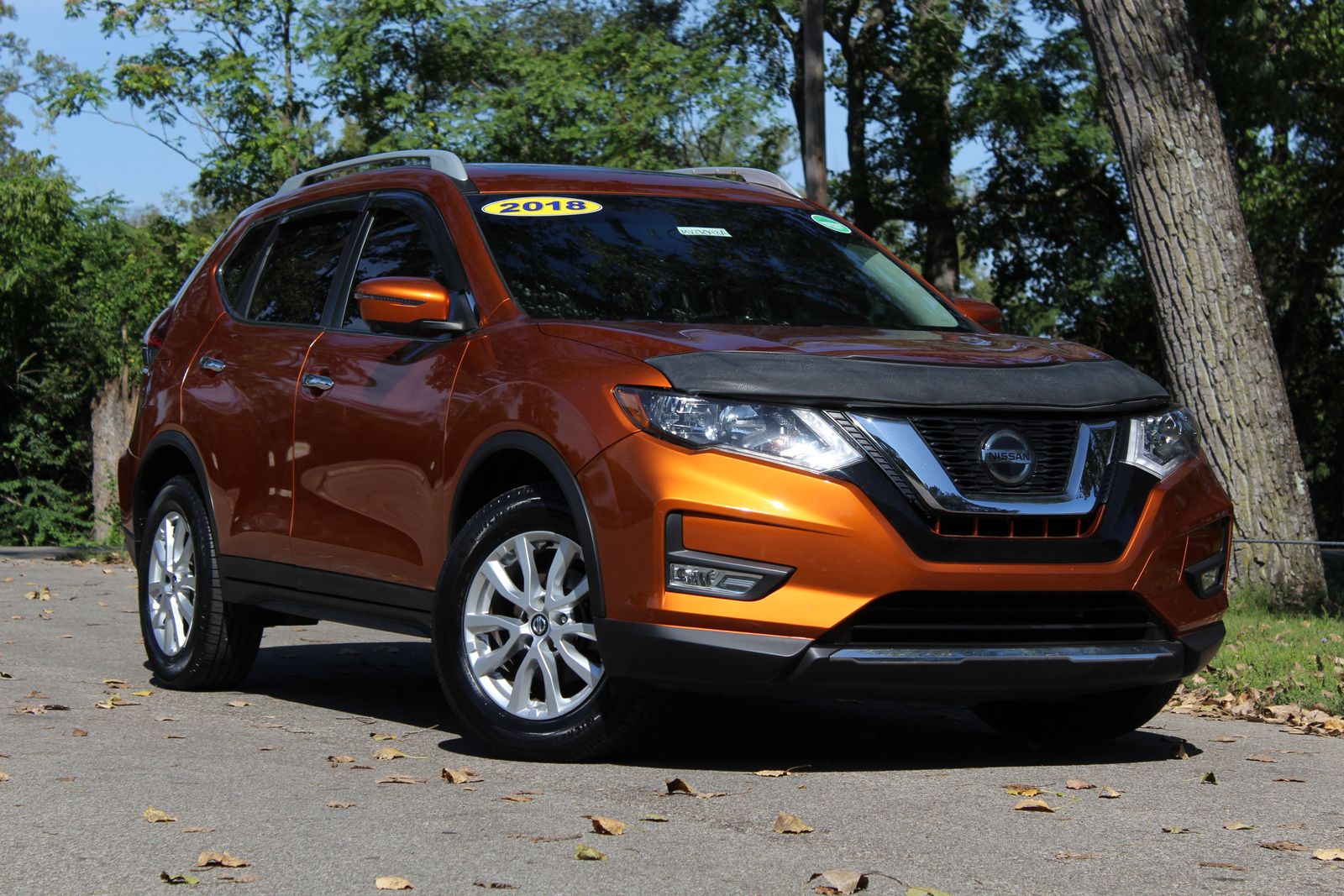 Used 2018 Nissan Rogue SV with VIN 5N1AT2MV8JC757043 for sale in Middletown, OH