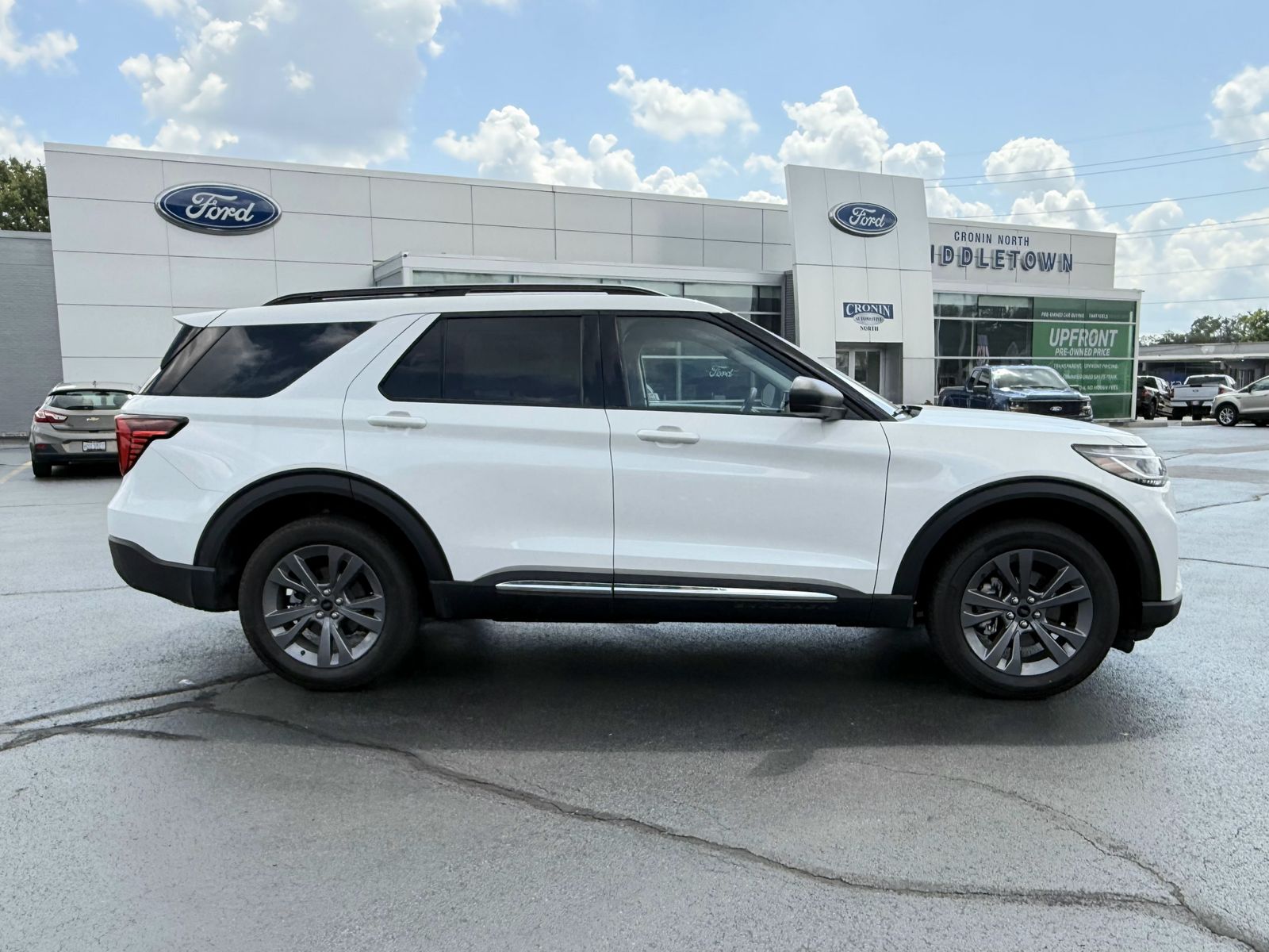 2025 Ford Explorer photo 3
