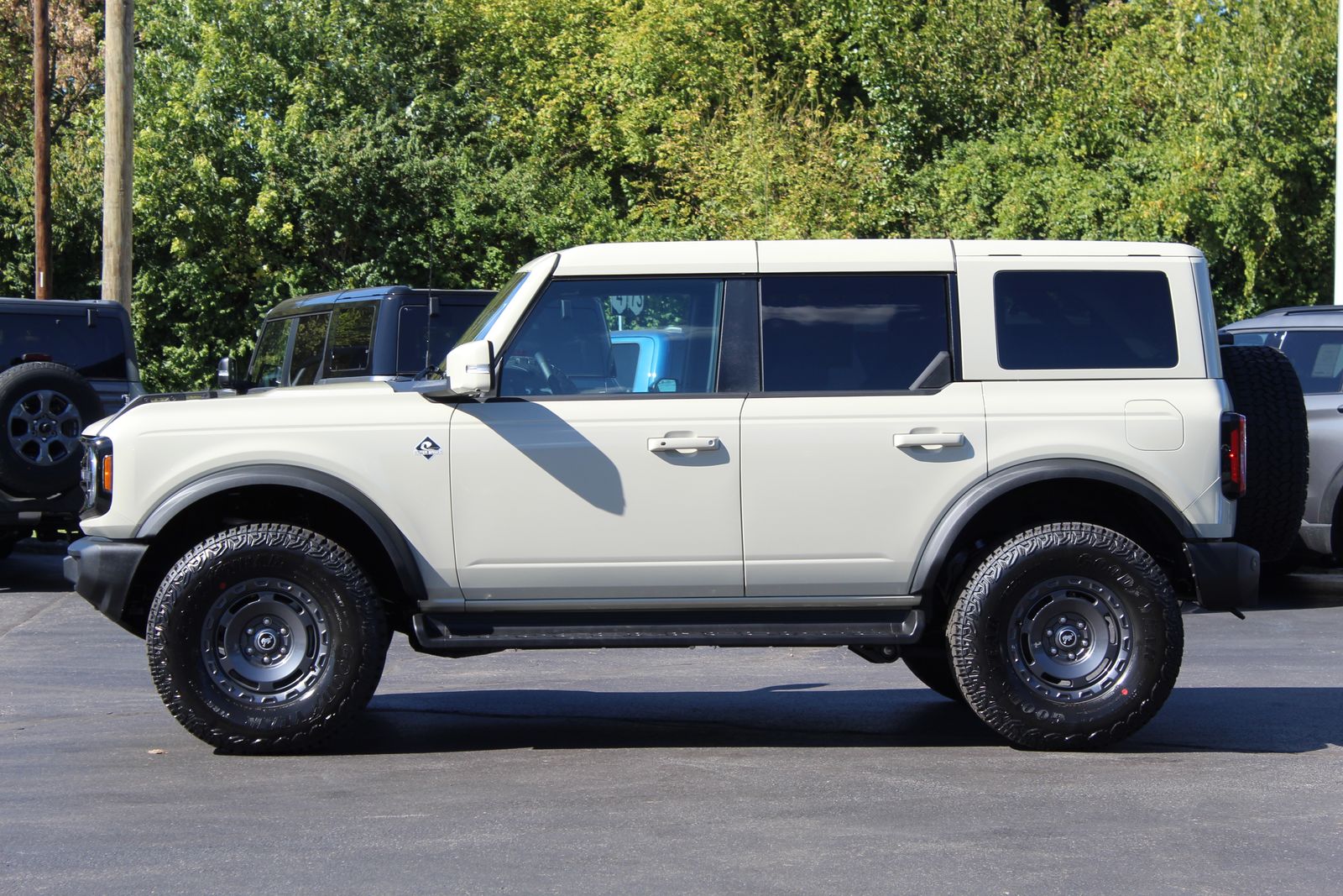 2025 Ford Bronco Outer Banks photo 4